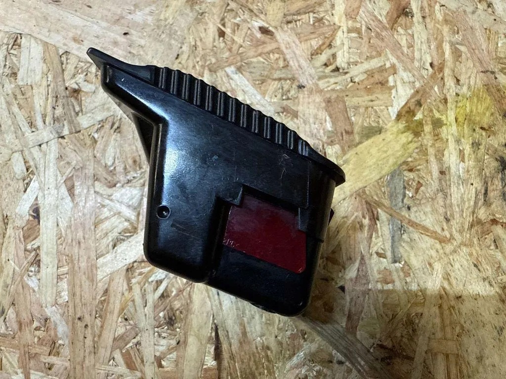 Cinzeiro VW Golf IV 2000 Usado OEM 1J0857311A image 5