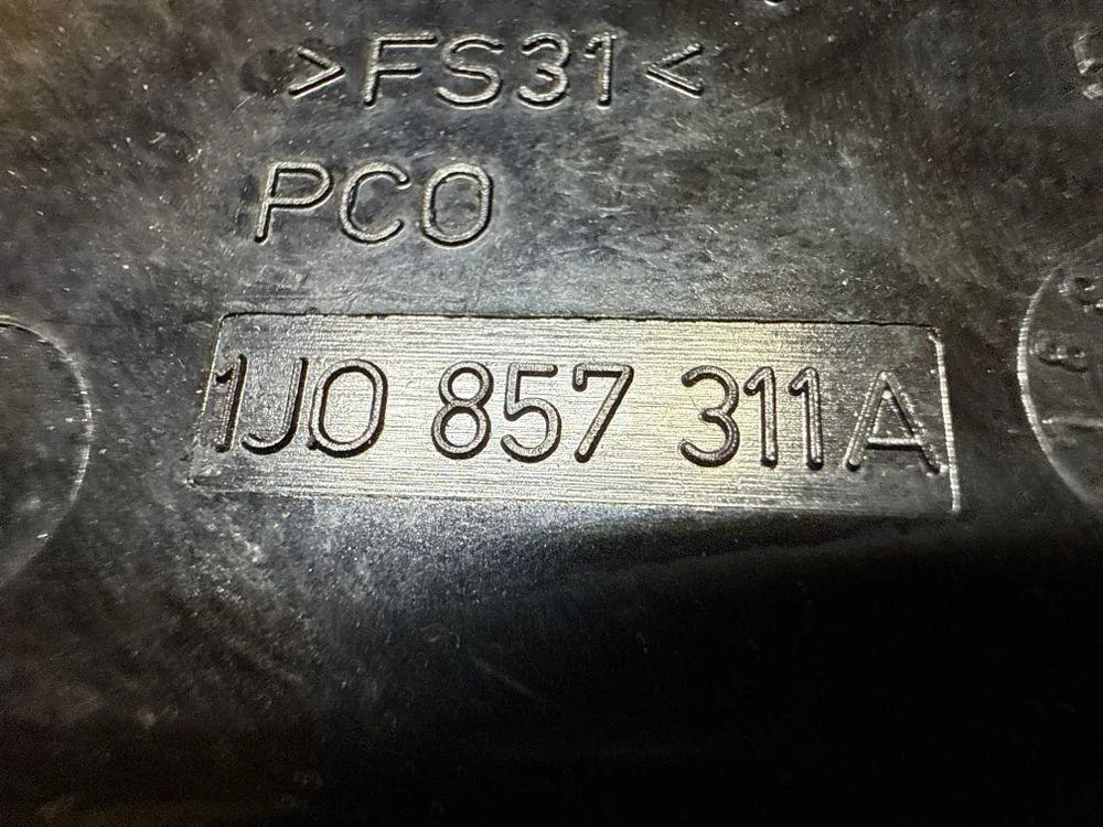 Cinzeiro VW Golf IV 2000 Usado OEM 1J0857311A image 7