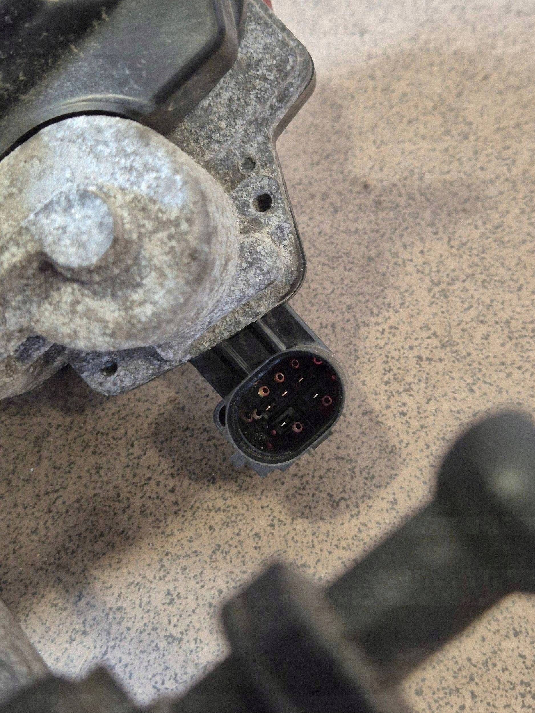 KIA Ceed 2019 Intake Manifold Used image 3