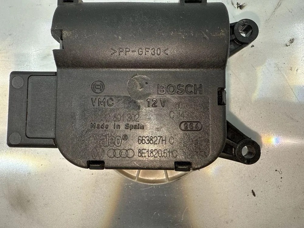 Luftflödesventilmotor Audi A4 2.5L 0132801302 image 5
