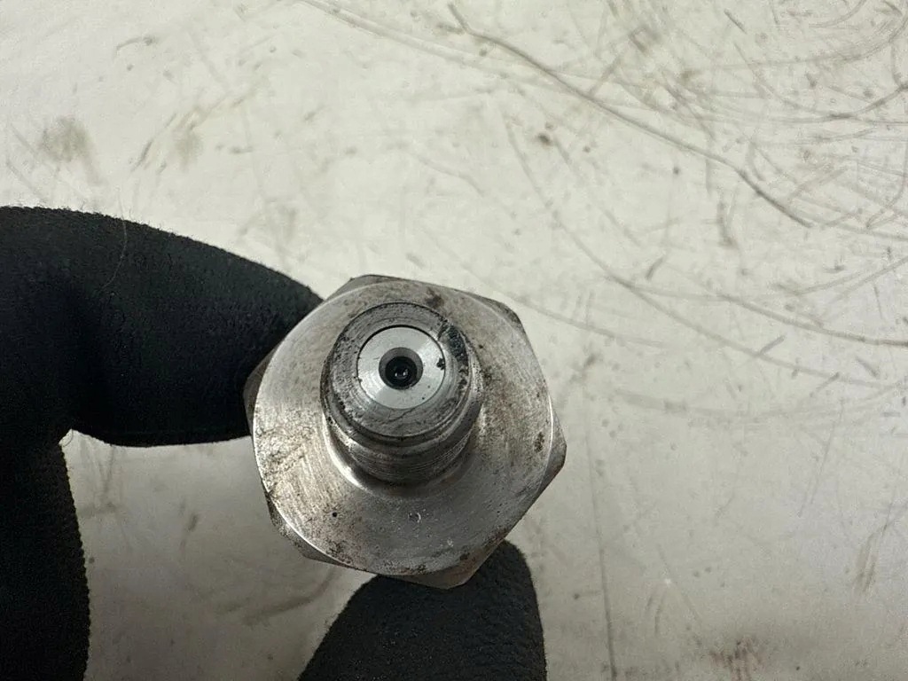 Rampe d'injection Volvo S60 2004 0281002527 image 5