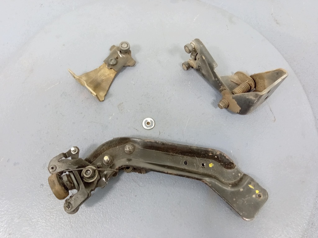 Chrysler Voyager IV rullat liukuovelle vasen OEM 4894037AB