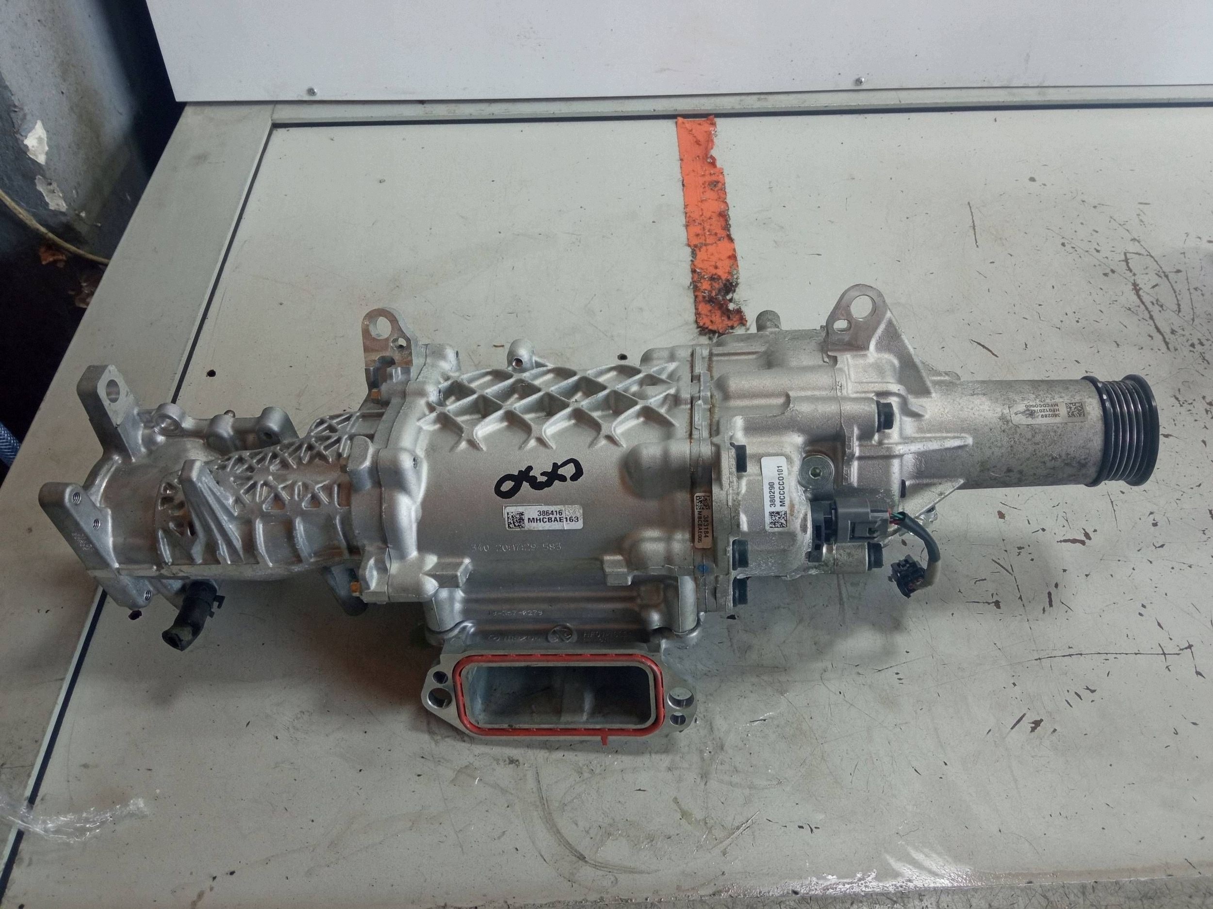 Mazda CX-30 2.0 Turbo Compresseur HF012070 image 3