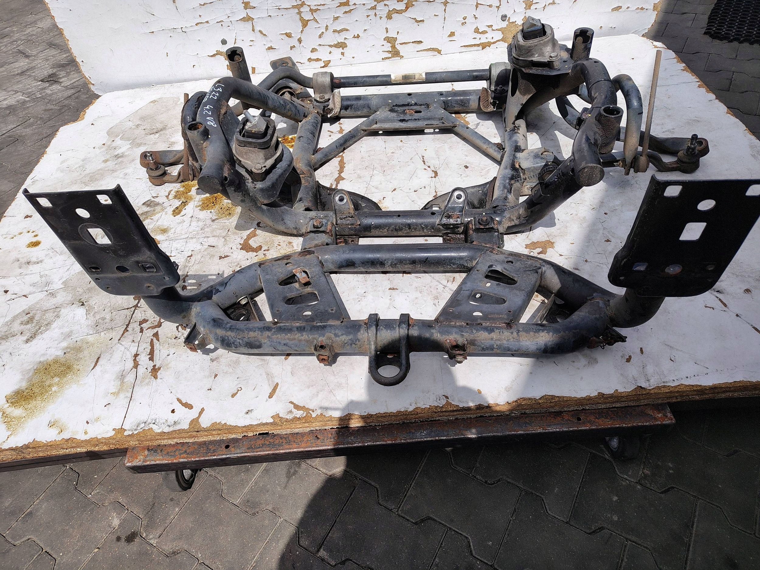 Used Land Rover L322 4.2 V8 Traversa Sledge OEM SKO113701