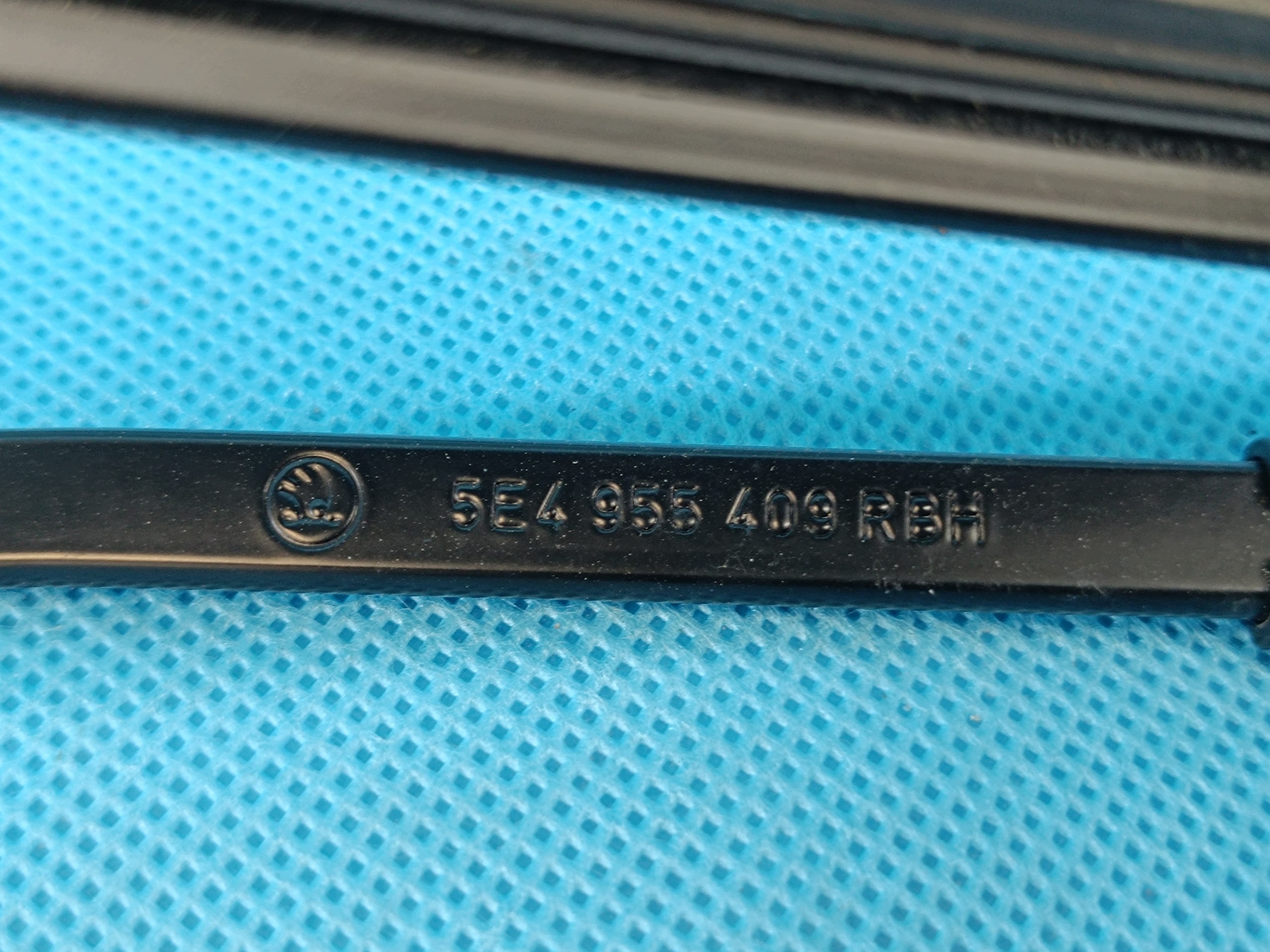 SKODA OCTAVIA IV VRS Pyyhkijänvarret 5E4955410 image 9