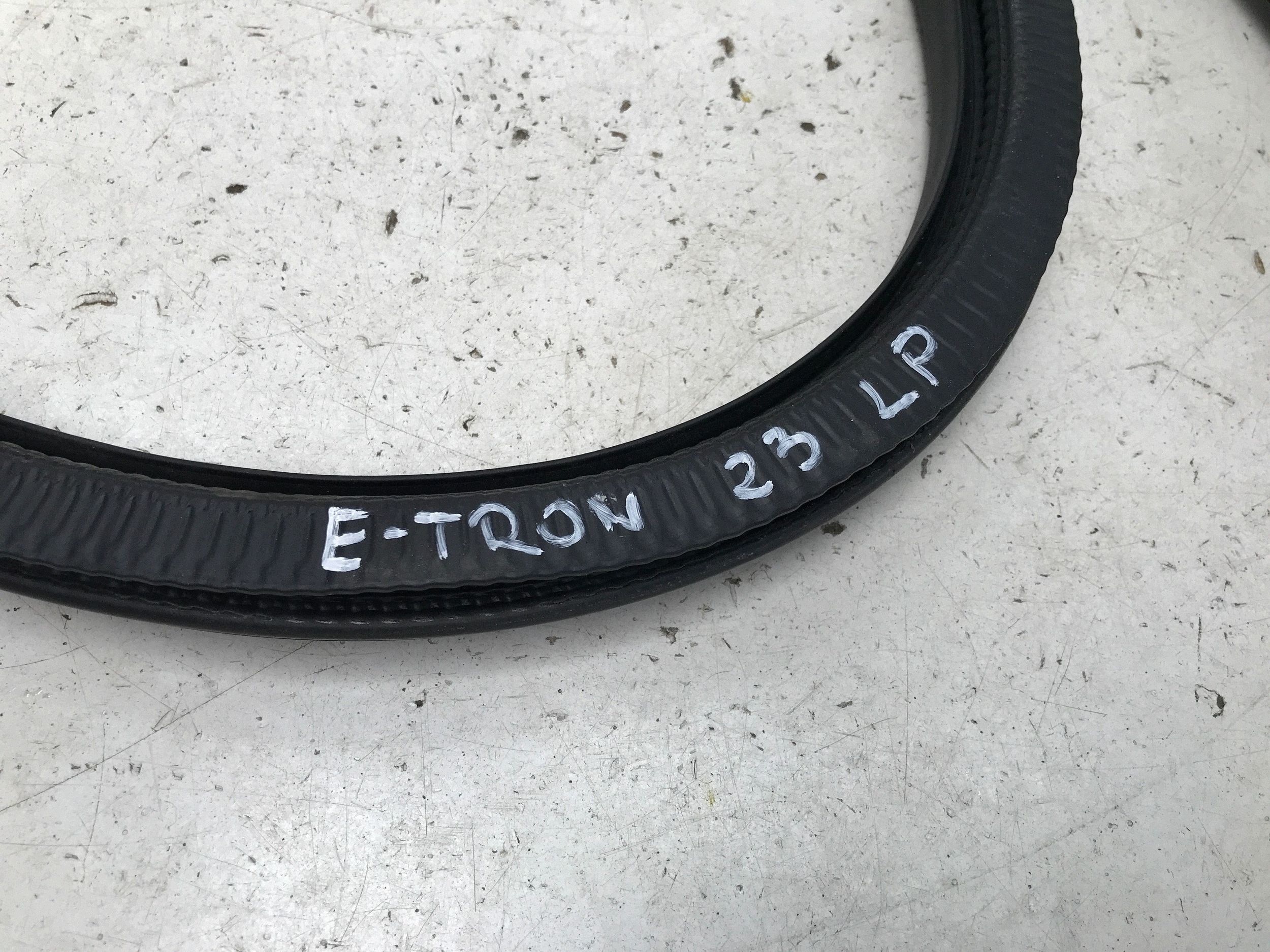 Audi e-tron GT 2023 tiiviste, etuovi vasen