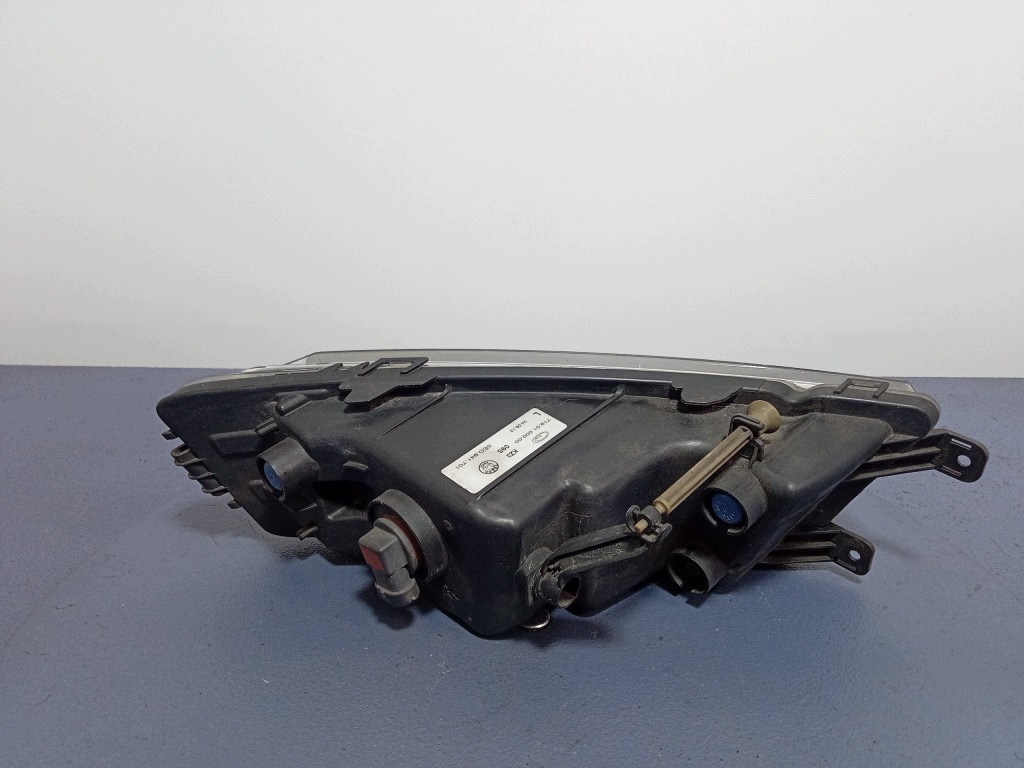 Skoda Octavia III Halogeni Vasen 5E0941701