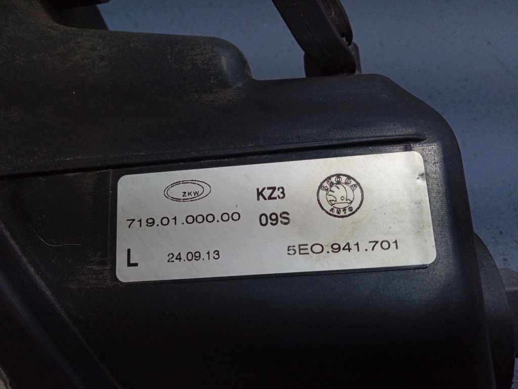 Farol Esquerdo Skoda Octavia III Halogen 5E0941701 image 5