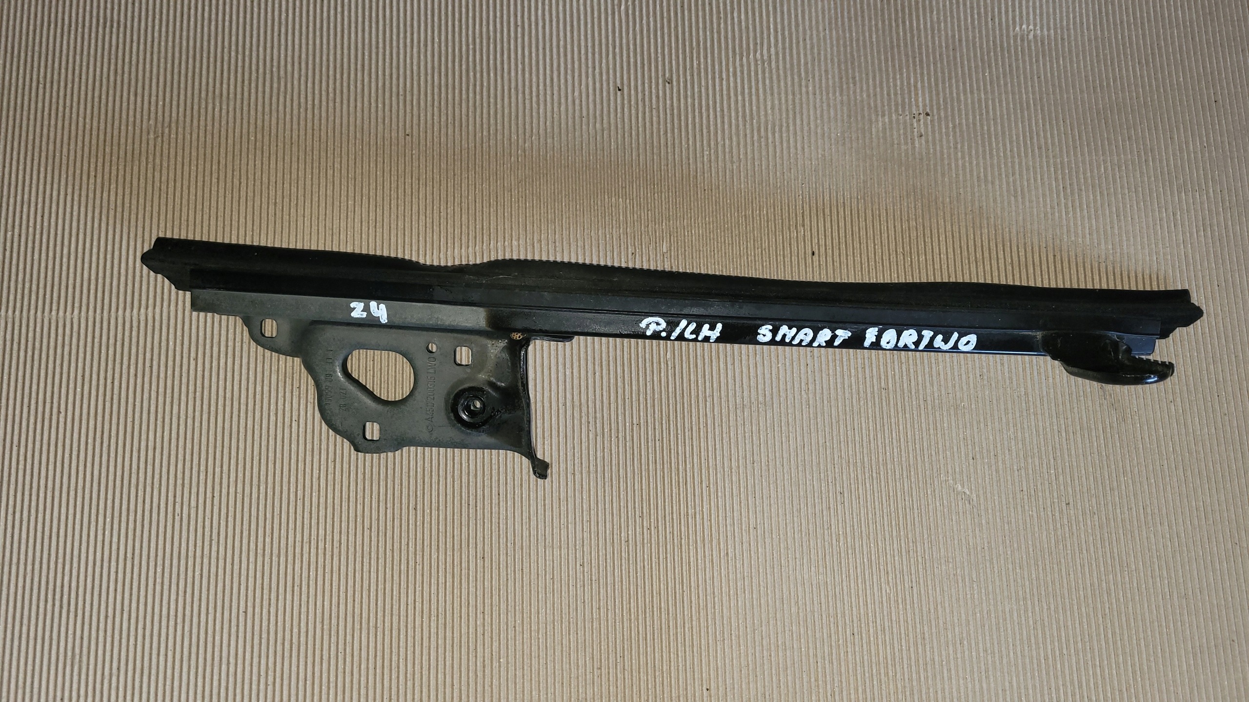 Right Window Guide Smart Fortwo II A4517200215 image 2