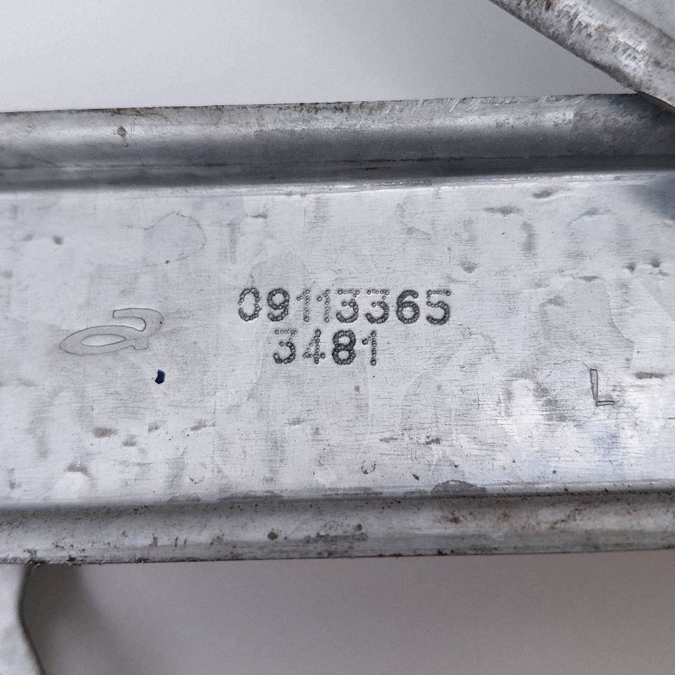 Opel Corsa C etuikkunan nostin vasen