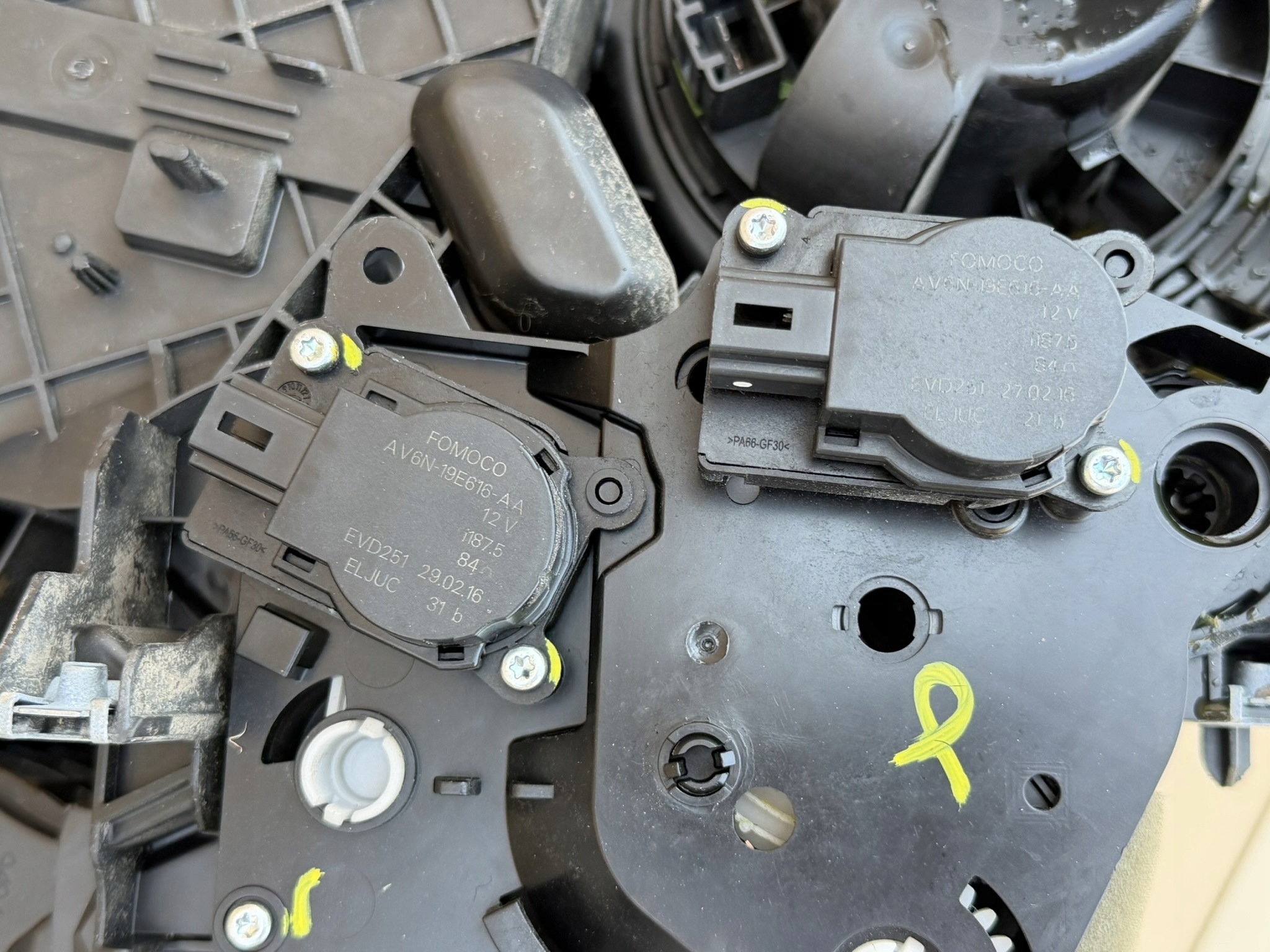 Calefactor Ford Focus MK3 F1F1-19B555-NC Usado image 7
