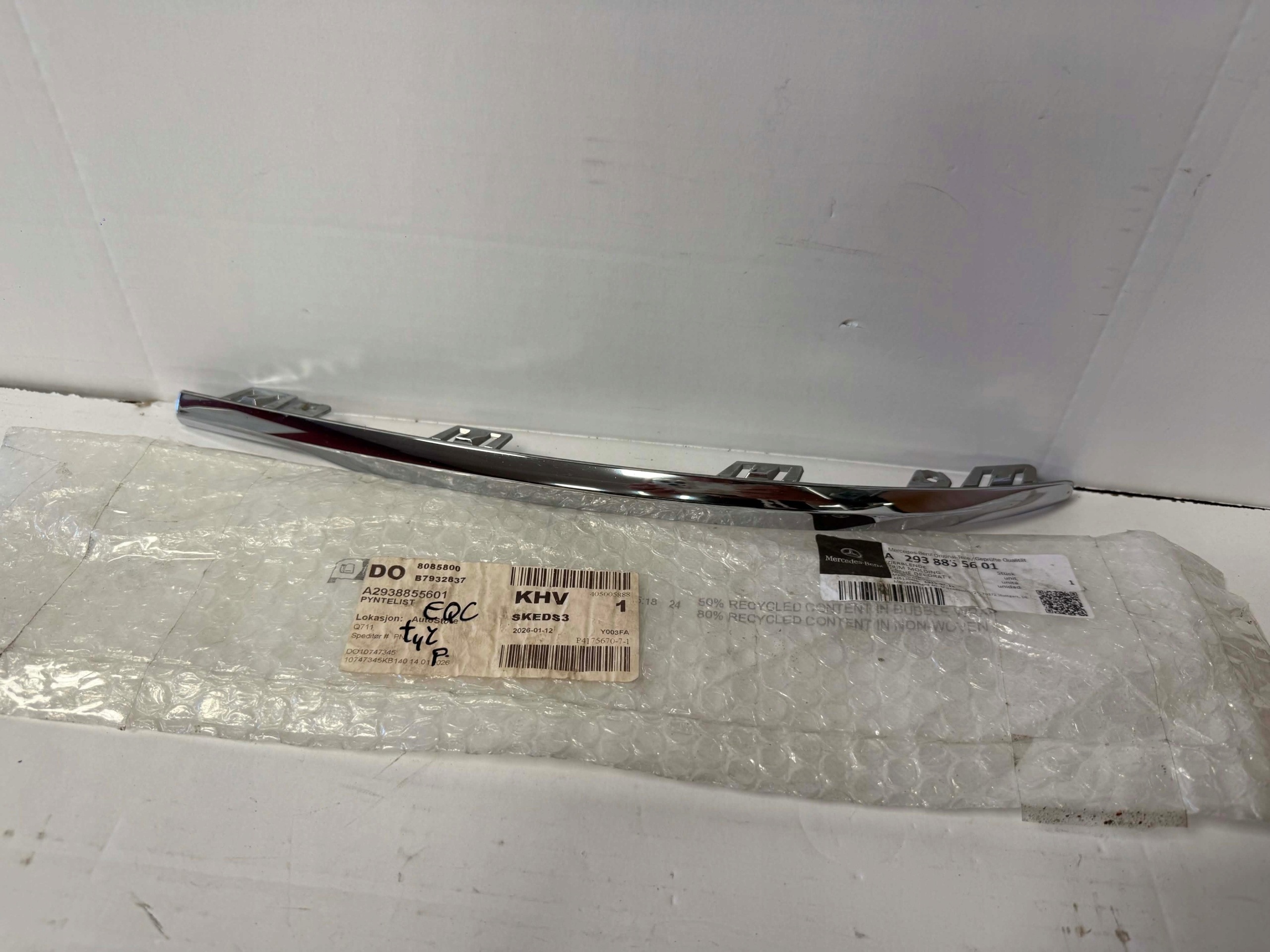 Chromlijst Bumper Rechts Achter W295 EQC OEM A2938855601 image 2