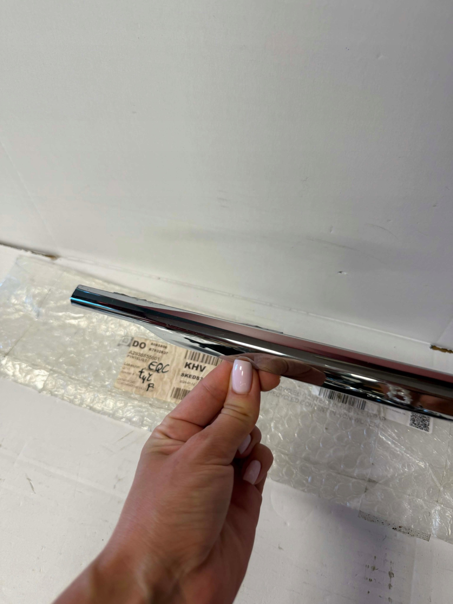 Chromlijst Bumper Rechts Achter W295 EQC OEM A2938855601 image 3
