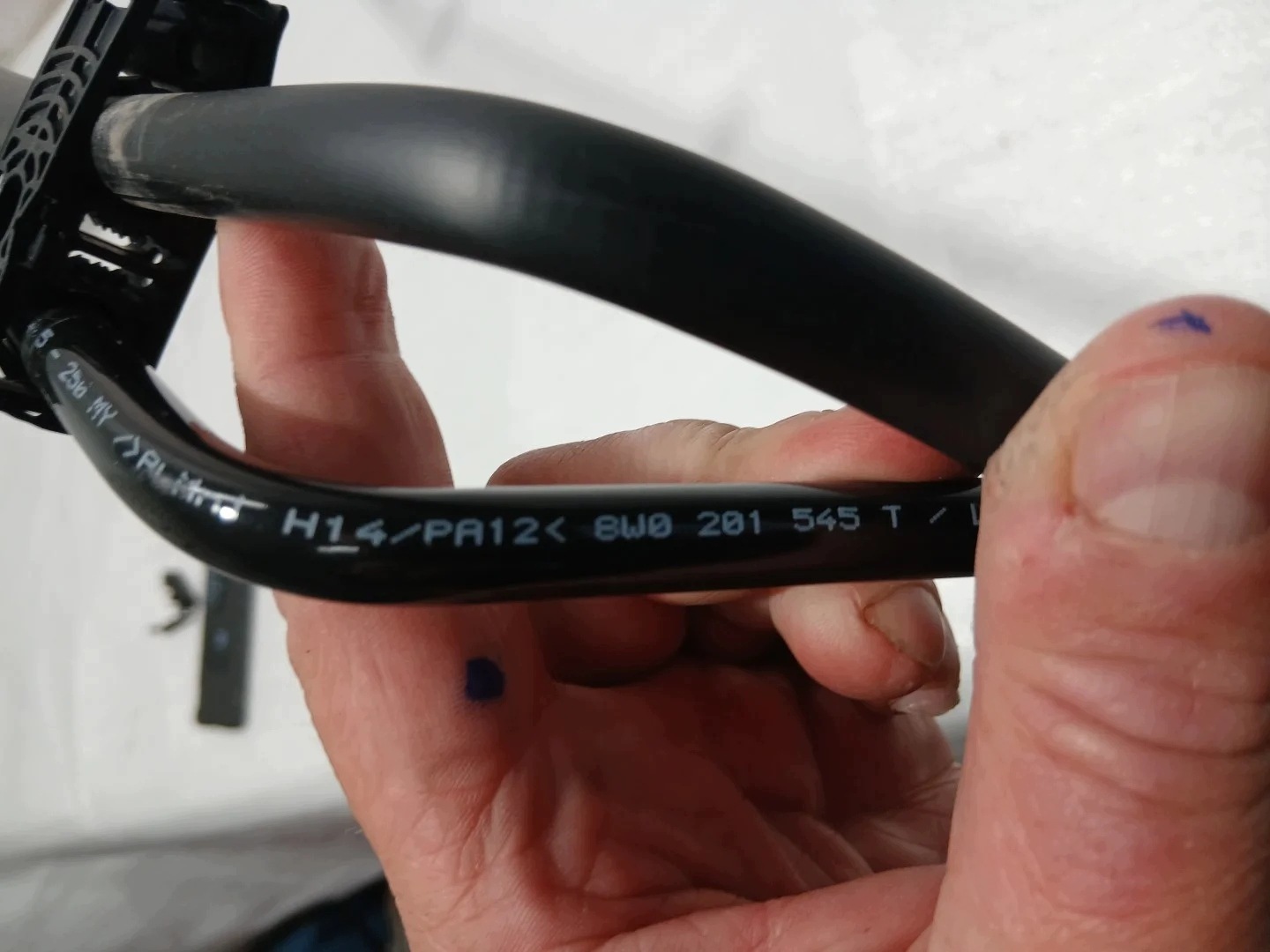 Audi A4 B9 LIFT conduites carburant 8W0201991P image 7