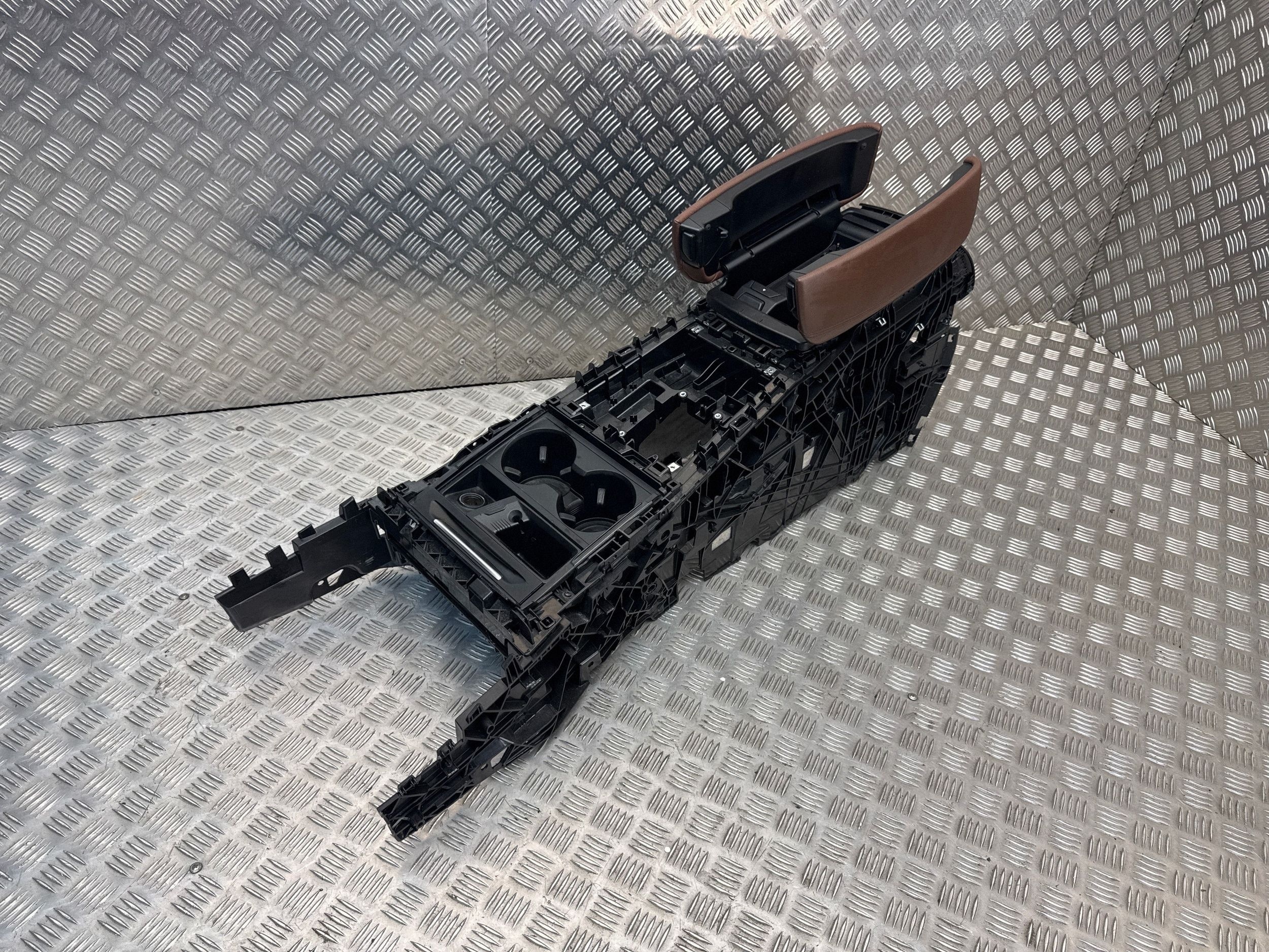 BMW X5 F15 Armsteun console 100559 image 2