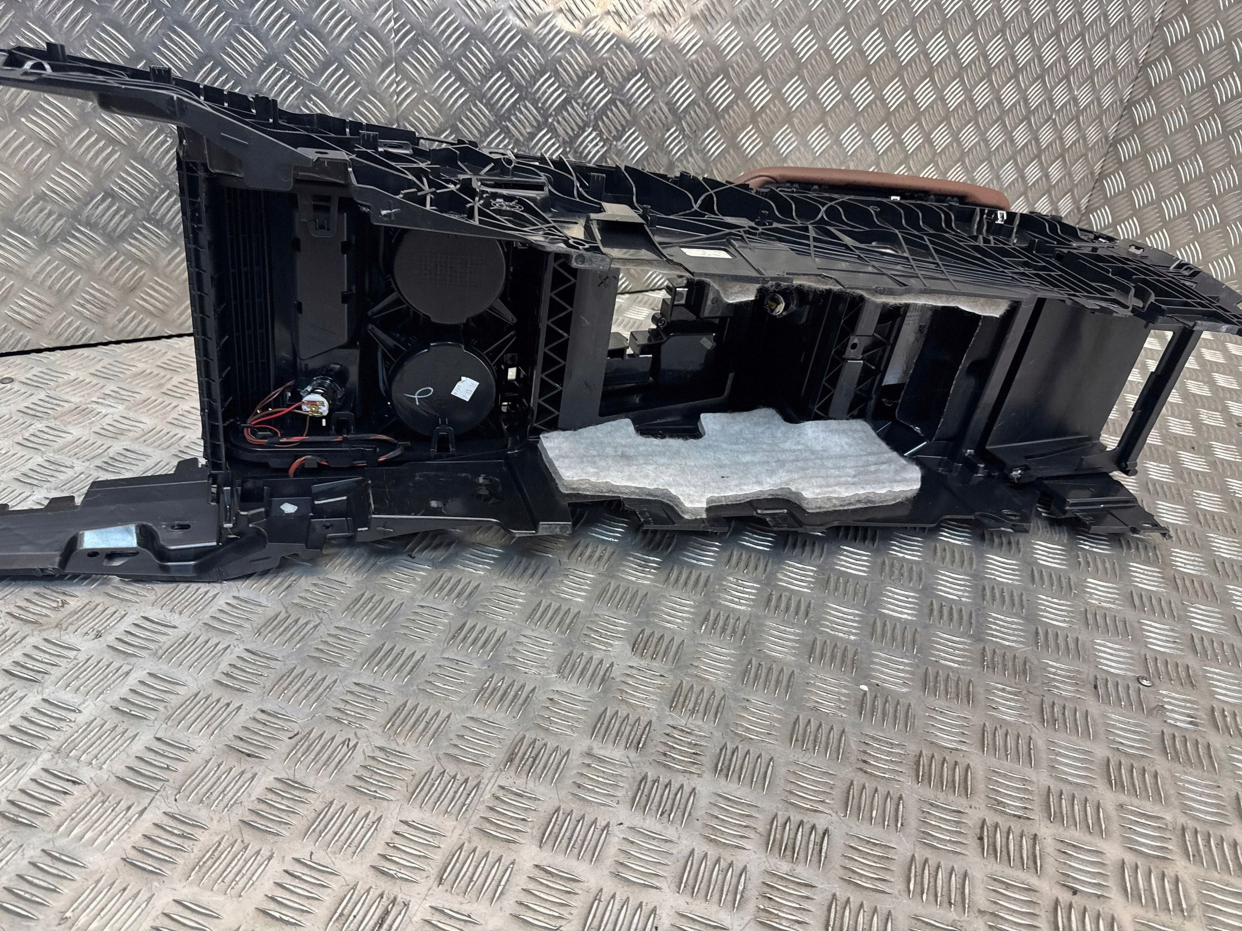 BMW X5 F15 Armsteun console 100559 image 8