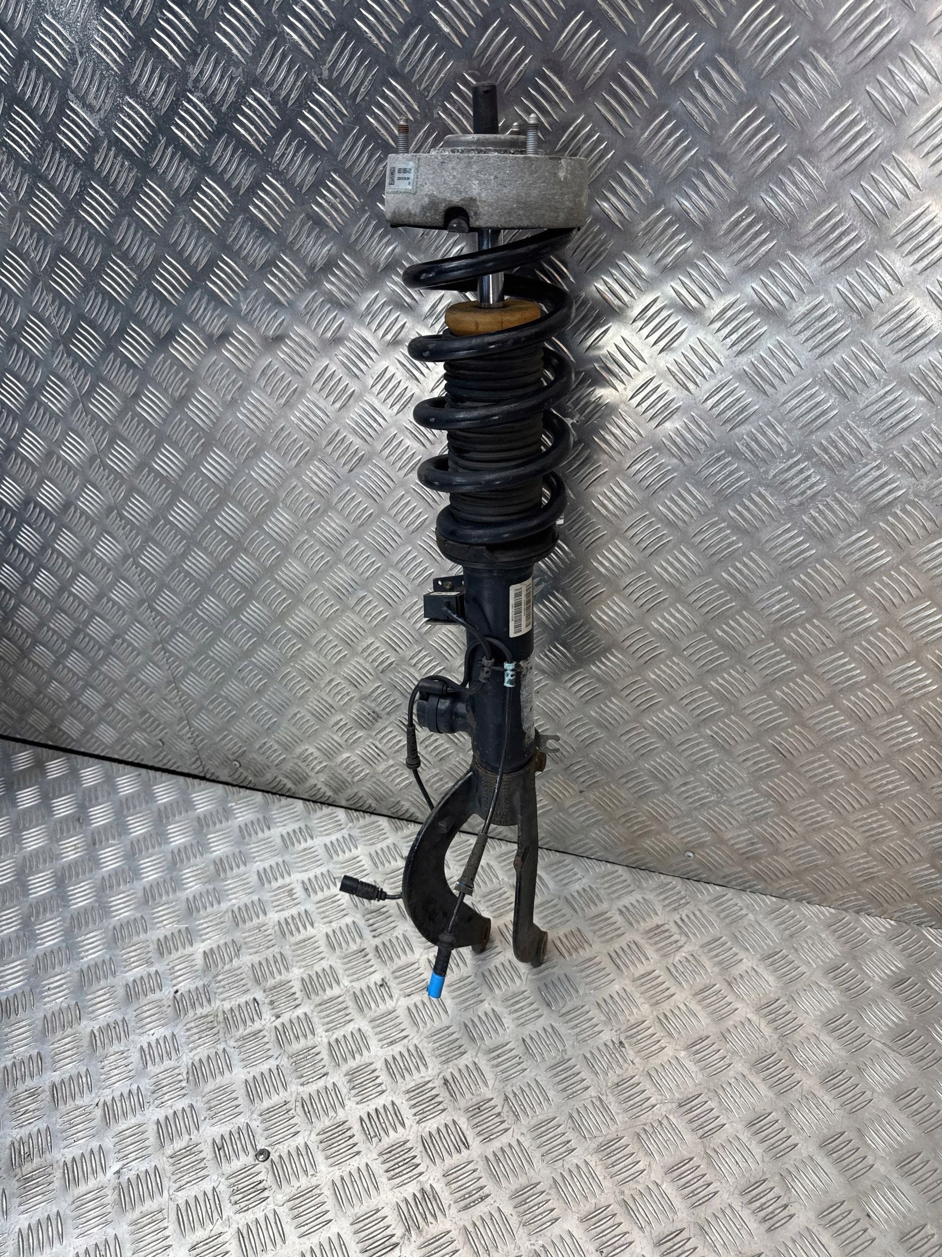 BMW X6 F16 2018 Voorasdemper met veer OEM 6875084