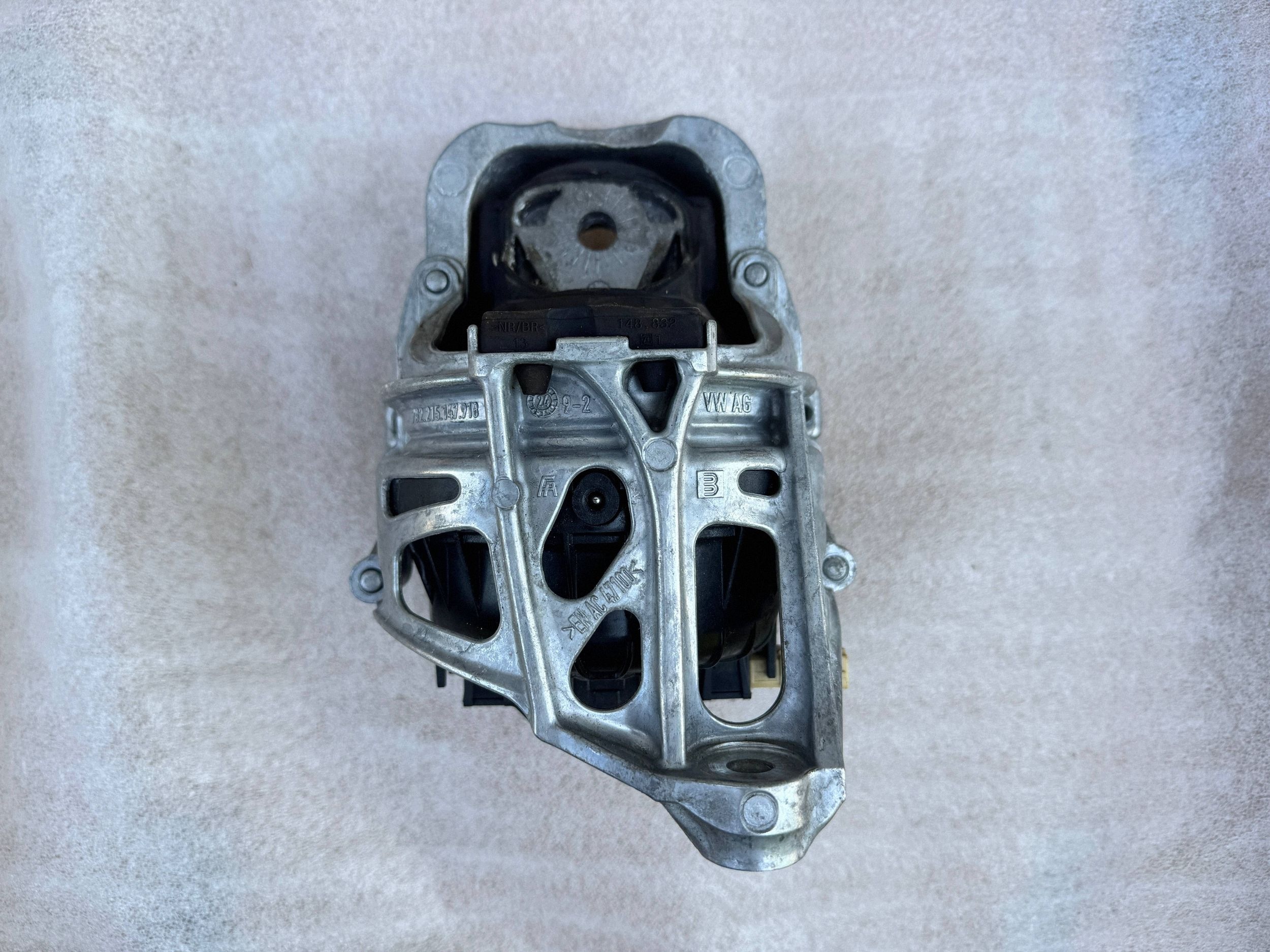 Audi A4 A5 A6 A7 Q5 Q7 Q8 Engine Mount Left 4M0199371HE image 2