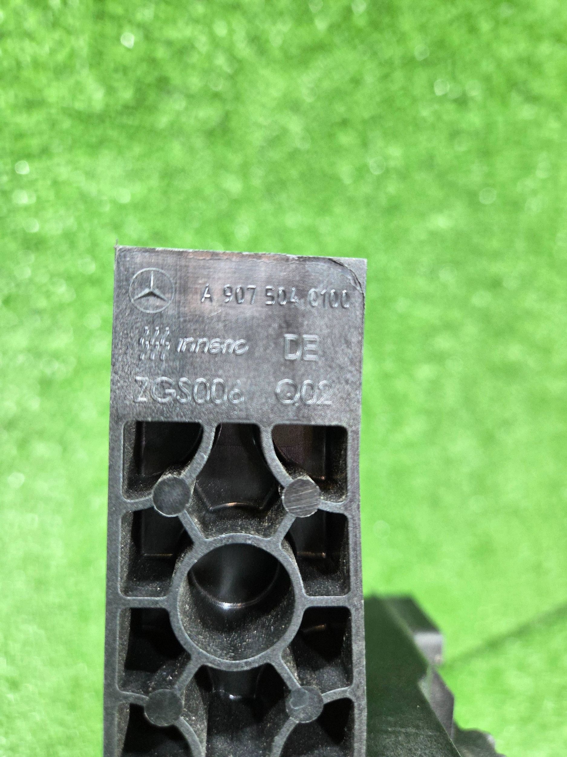 Support de radiateur Mercedes Sprinter W907 A9075040100 image 5