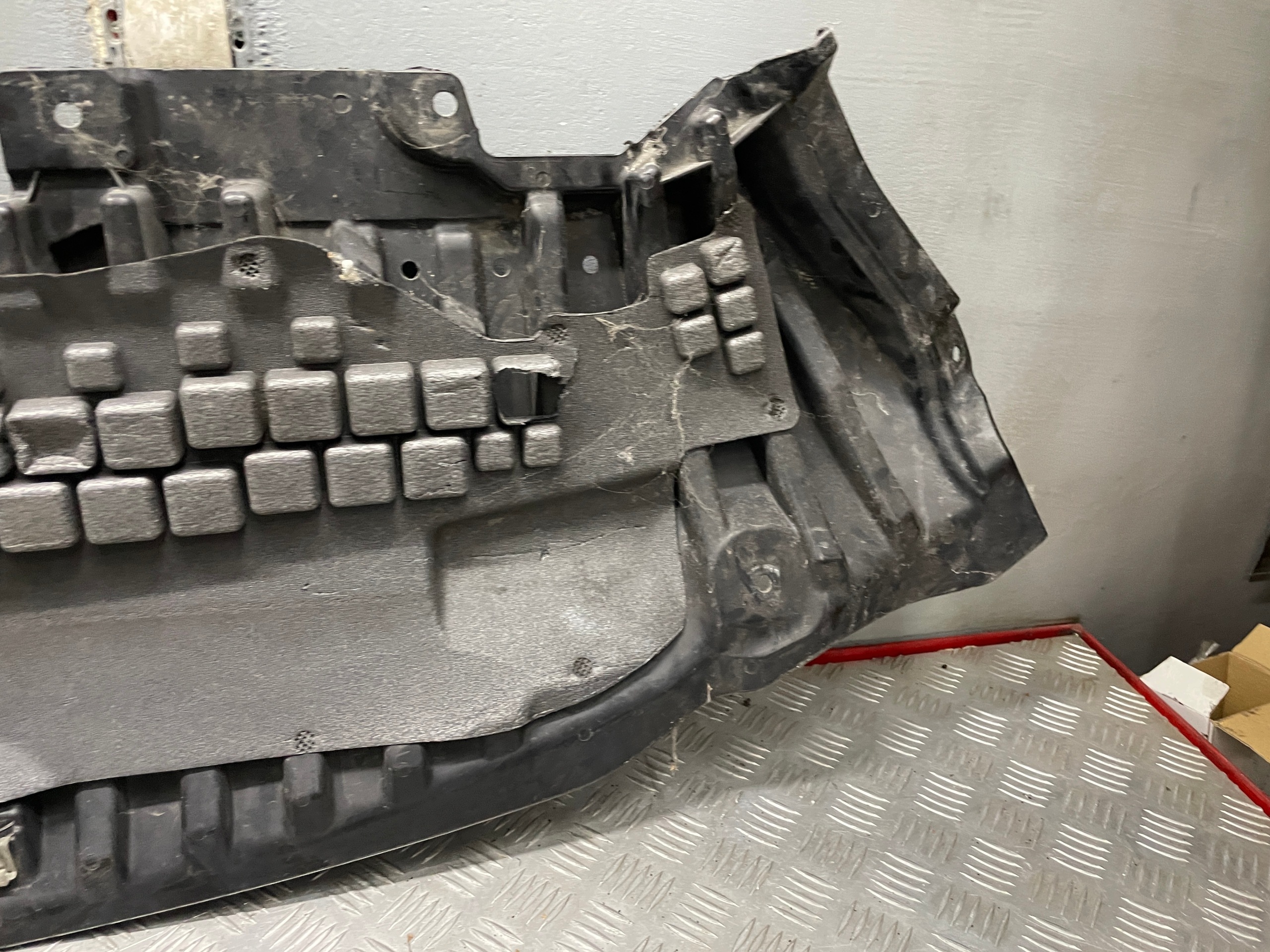 Proteção do Para-choque Mercedes C W205 OEM 563546357633 image 4