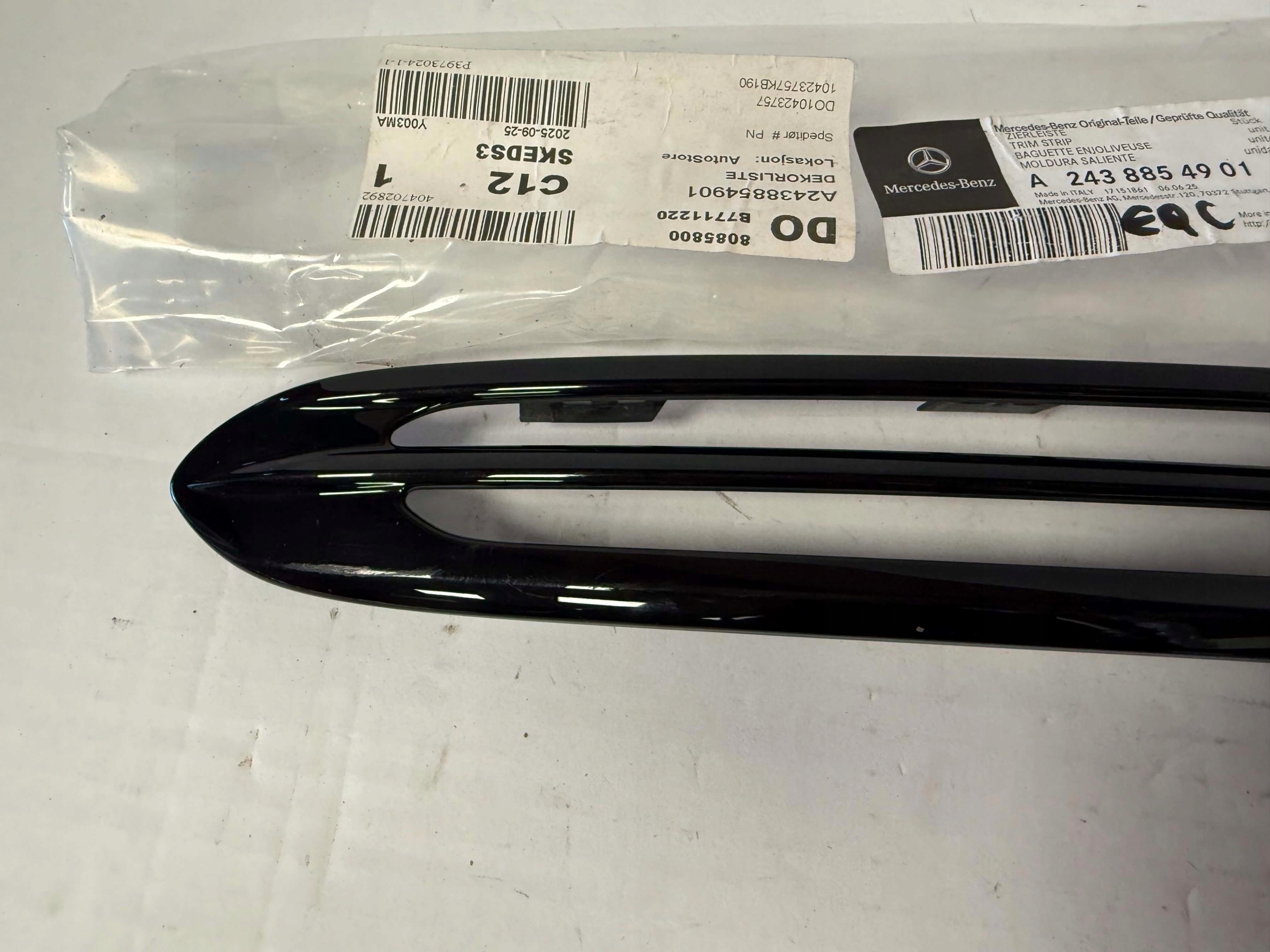 Mercedes EQC W243 Sierlijst achterbumper A2438854901 image 3