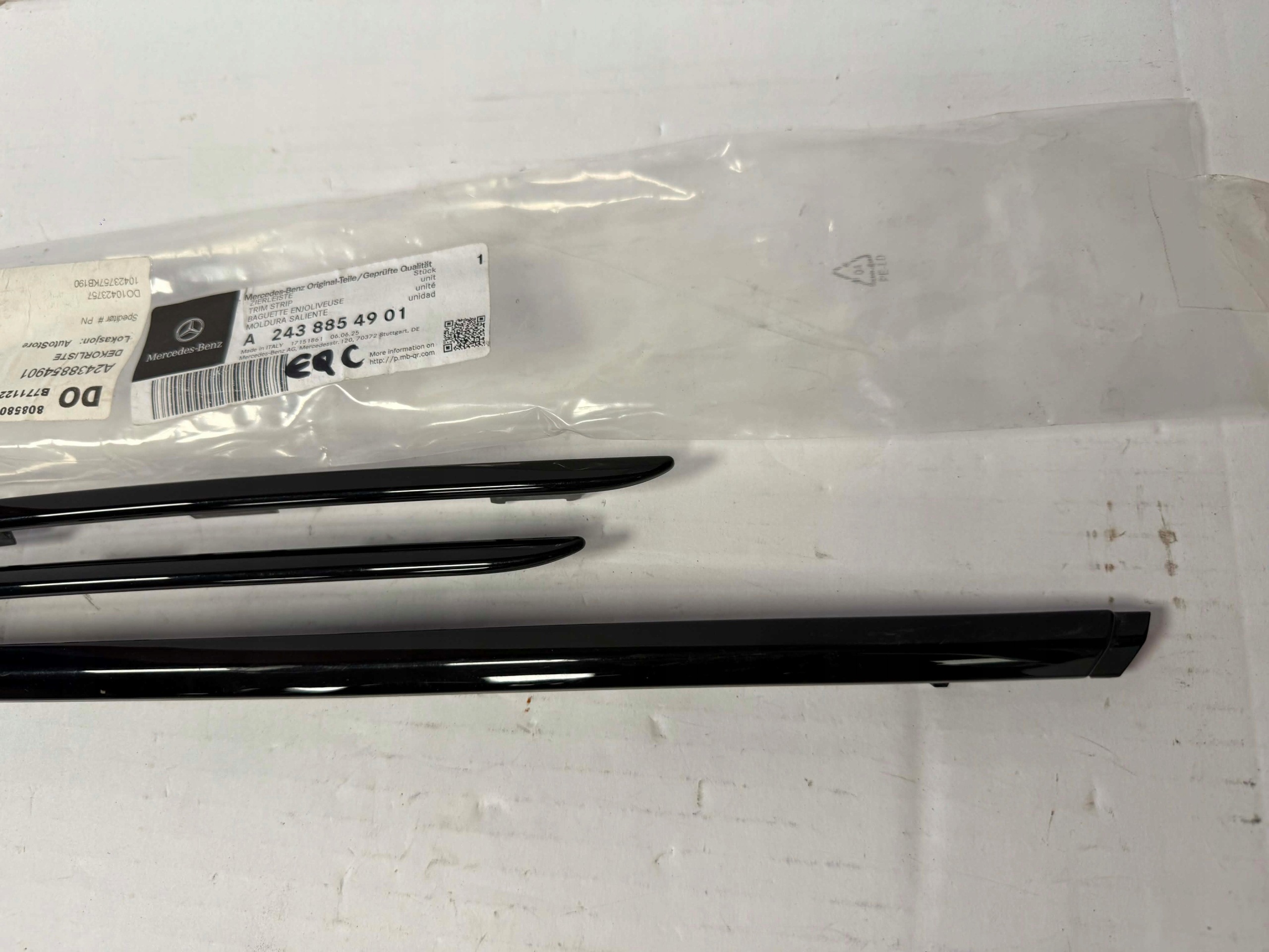 Mercedes EQC W243 Sierlijst achterbumper A2438854901 image 5