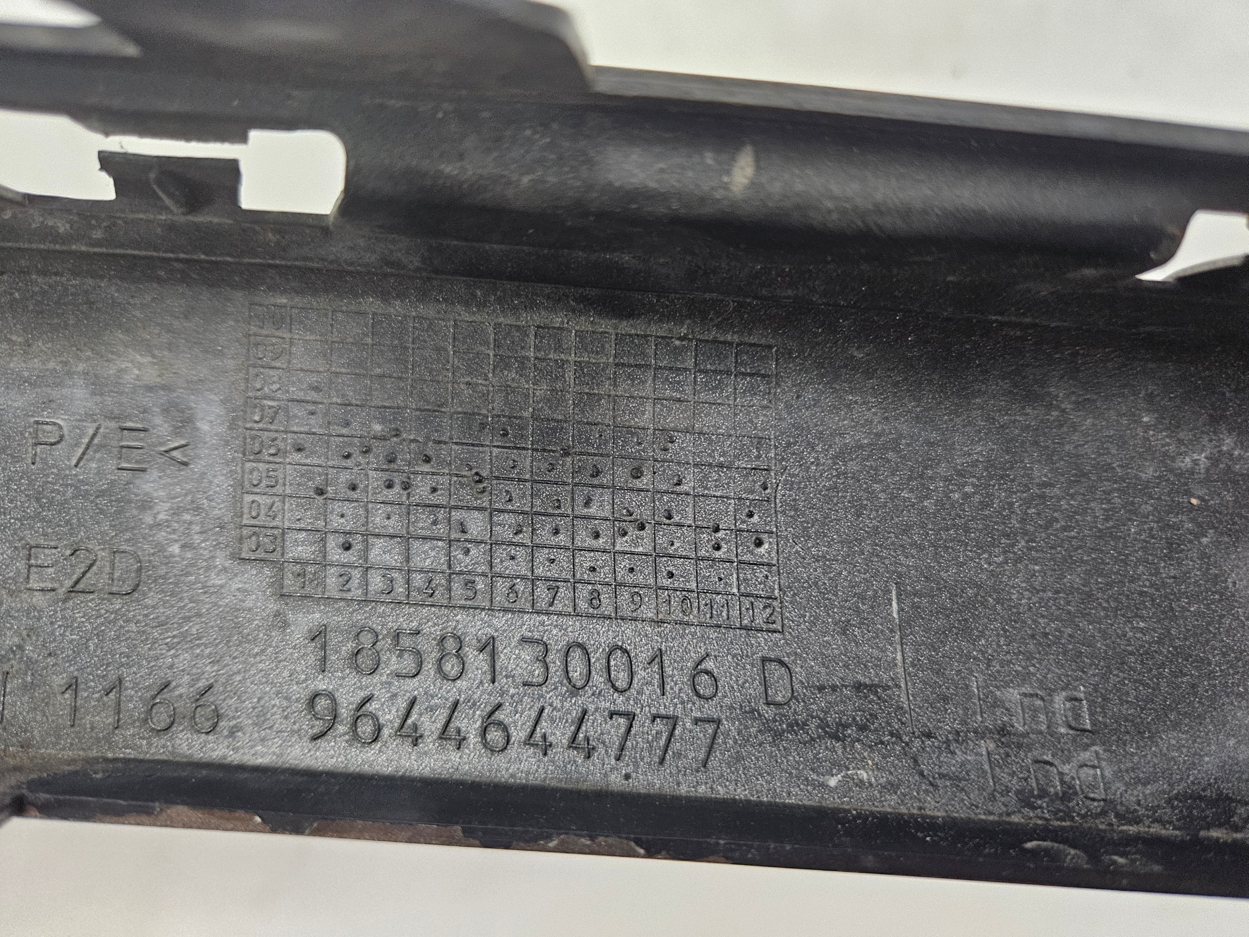 Peugeot 407 2004-2011 Lijst Bumper Rechts image 9