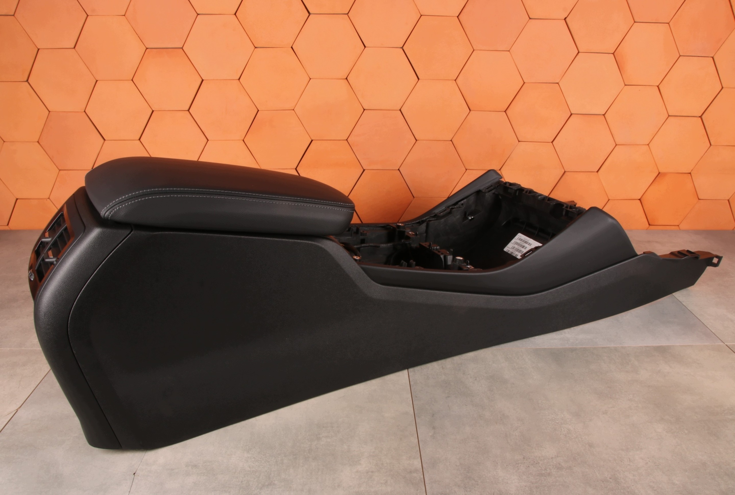 BMW X3 G01 keskikonsolin kyynärnoja image 3
