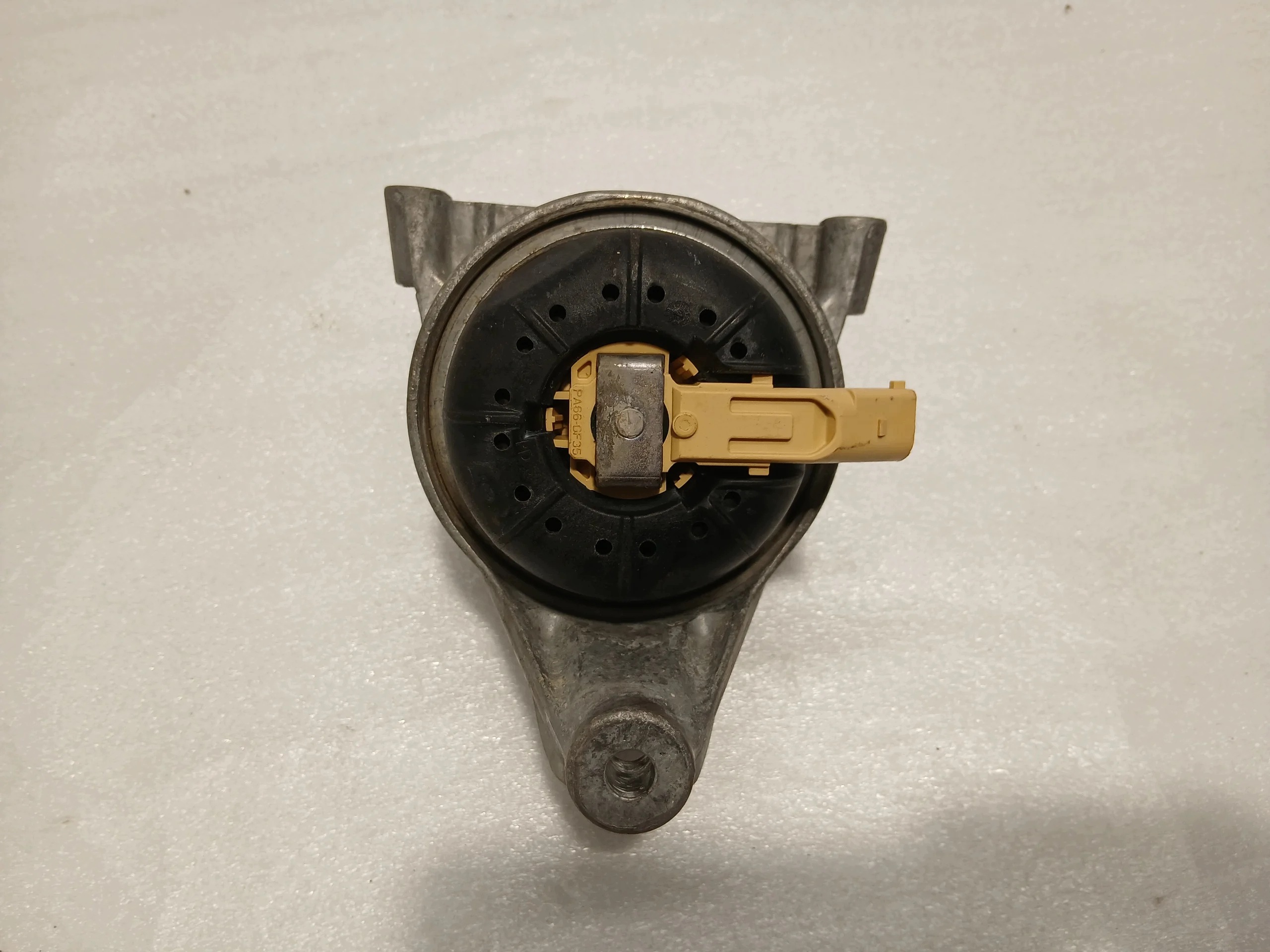 Audi A4 B9 Oikea Moottorin Joustin 8W0199372CQ