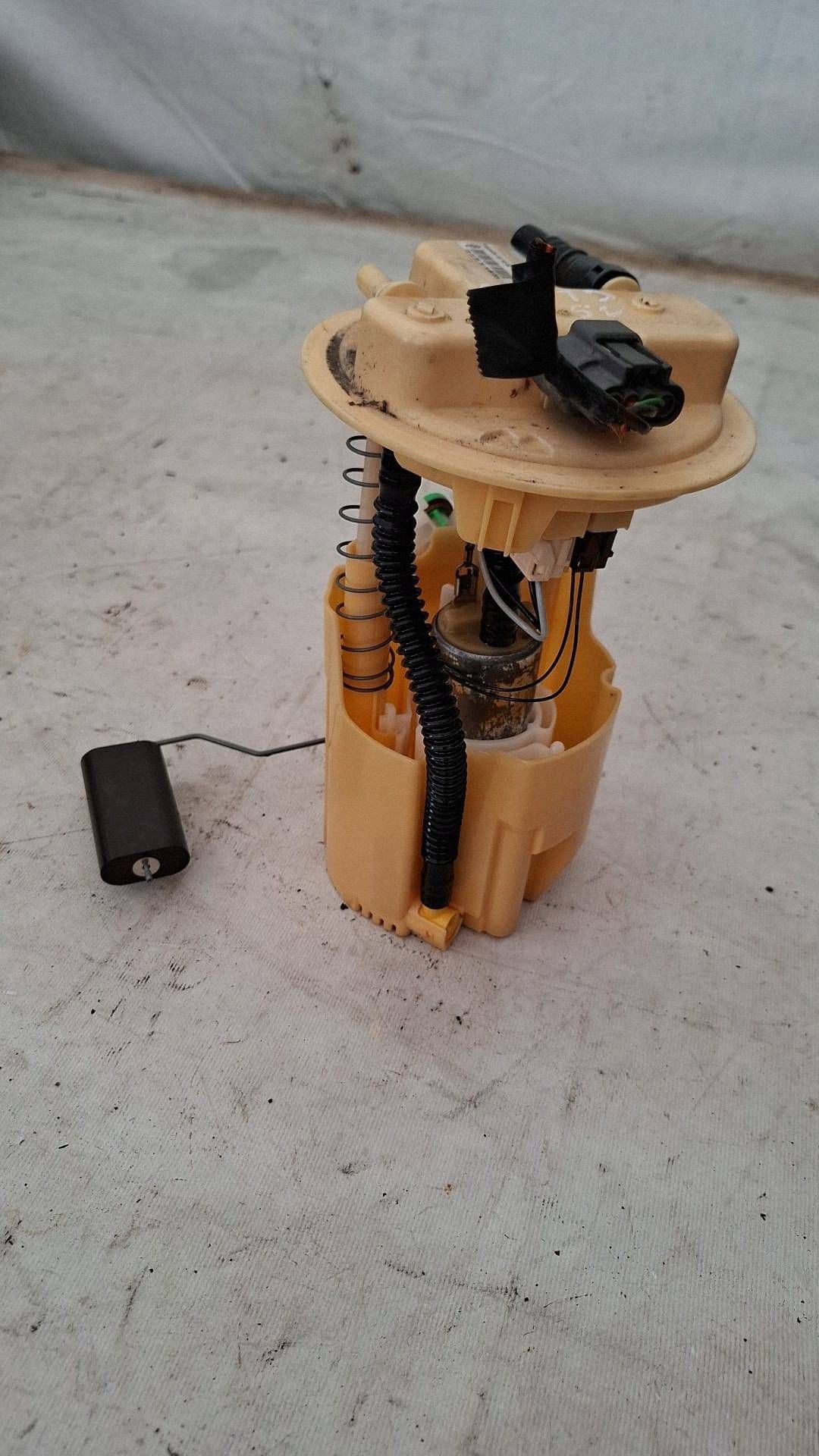 Renault OE 172021275R Conjunto de Alimentação de Combustível image 2