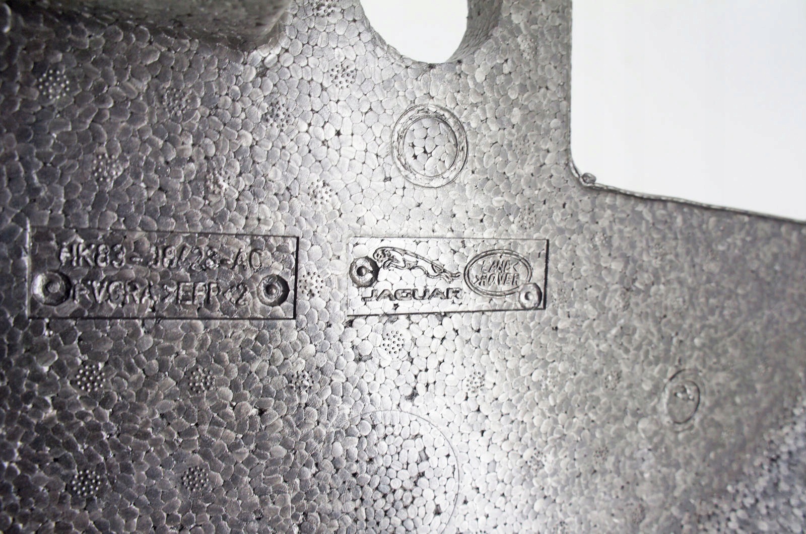 Jaguar F-Pace Styrox-insertti HK83-38428-AC image 5