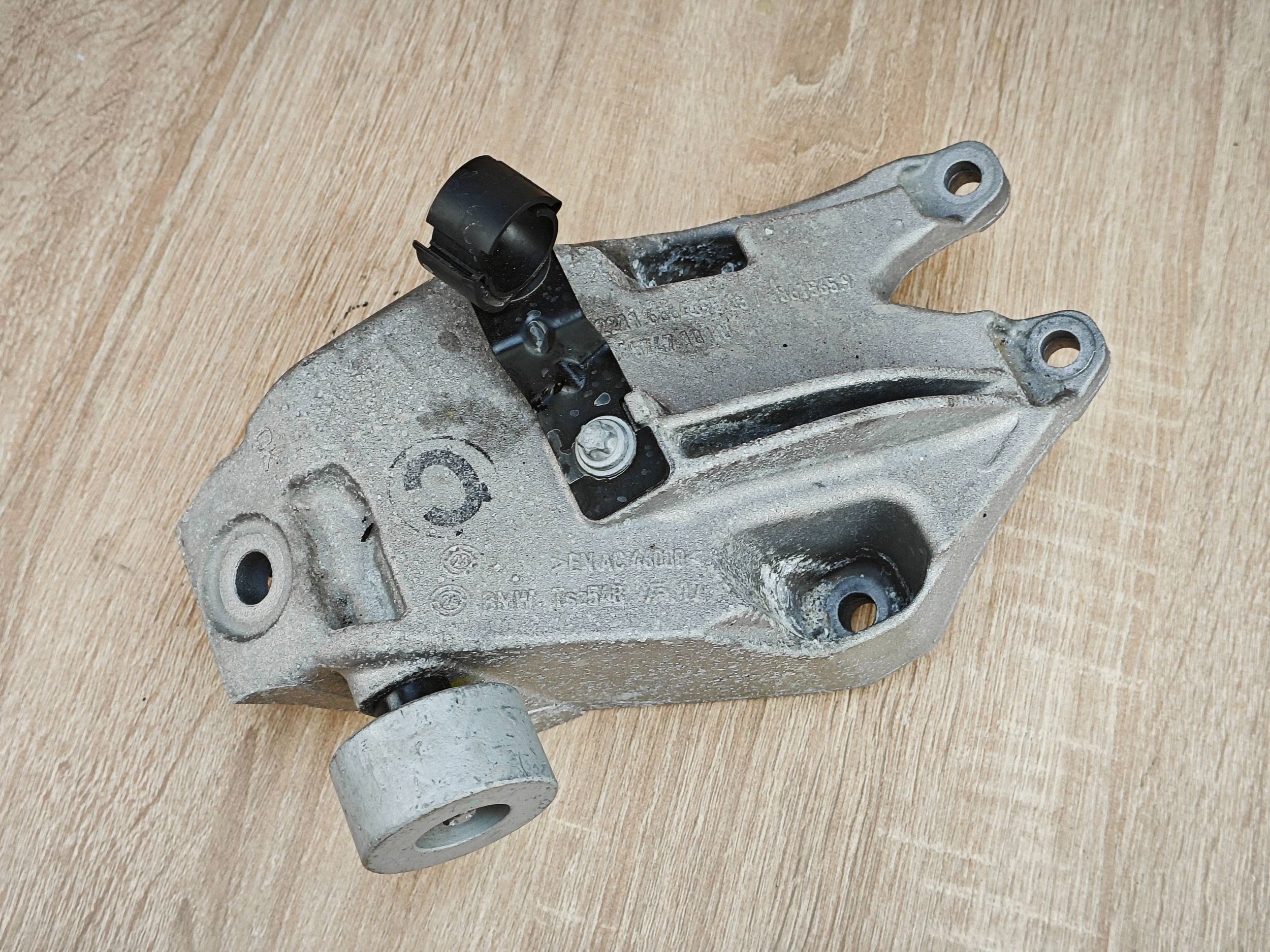 Soporte de motor izquierdo BMW 5 G30 G31 X3 X4 B47 2.0D usado image 2