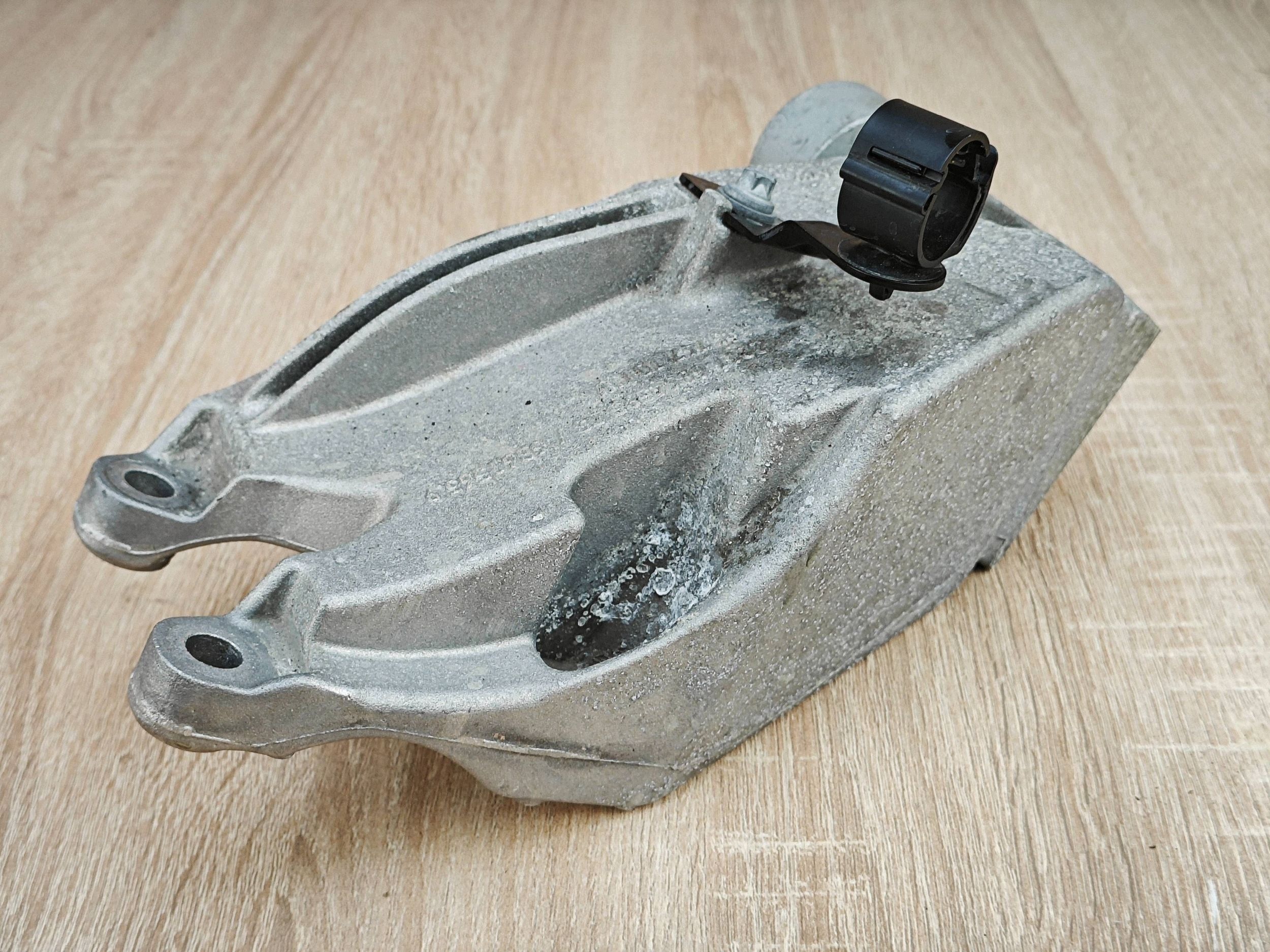 Soporte de motor izquierdo BMW 5 G30 G31 X3 X4 B47 2.0D usado image 3