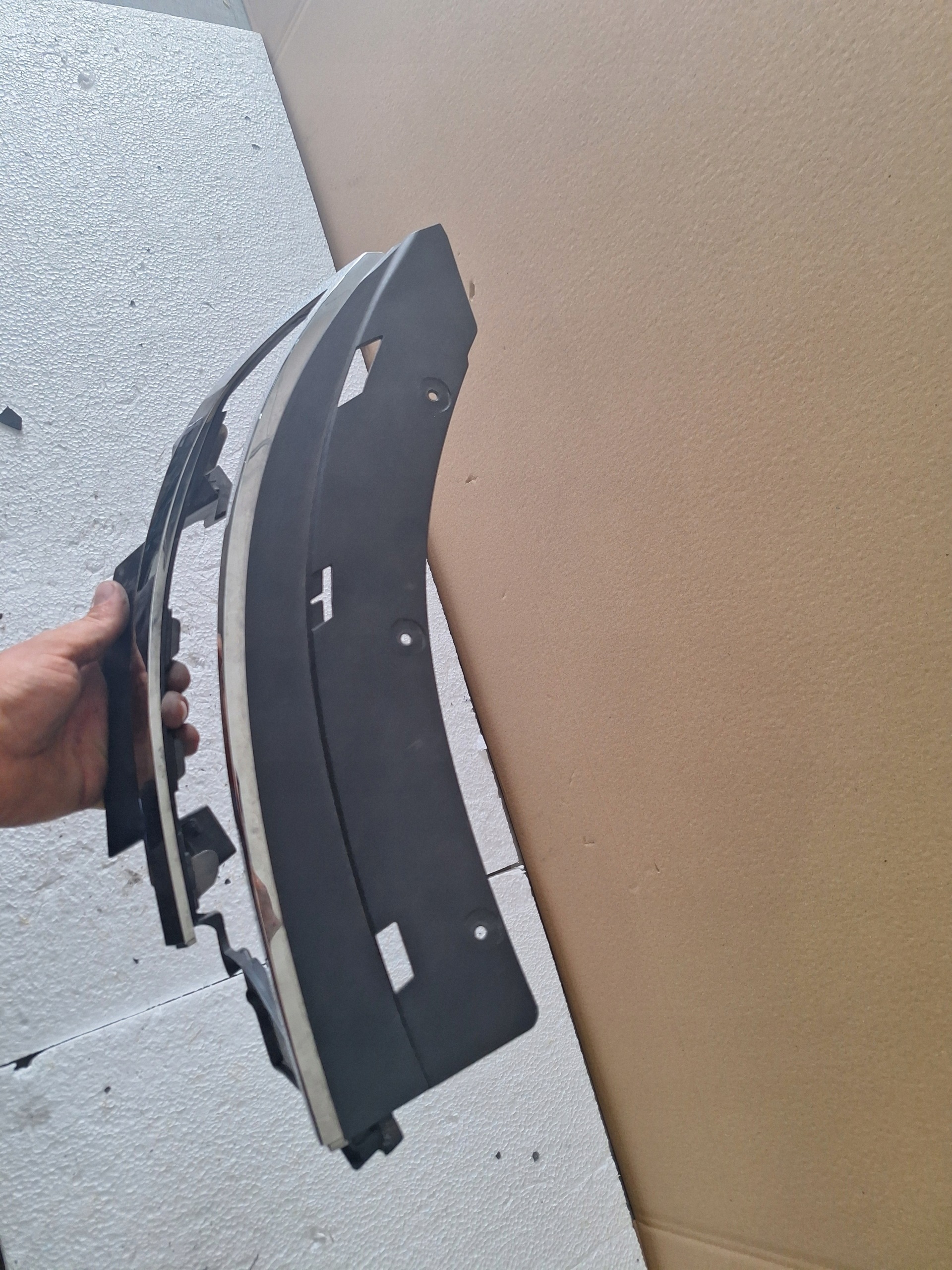Etulampun kehys kromi Oikea Opel Mokka B 9835213880
