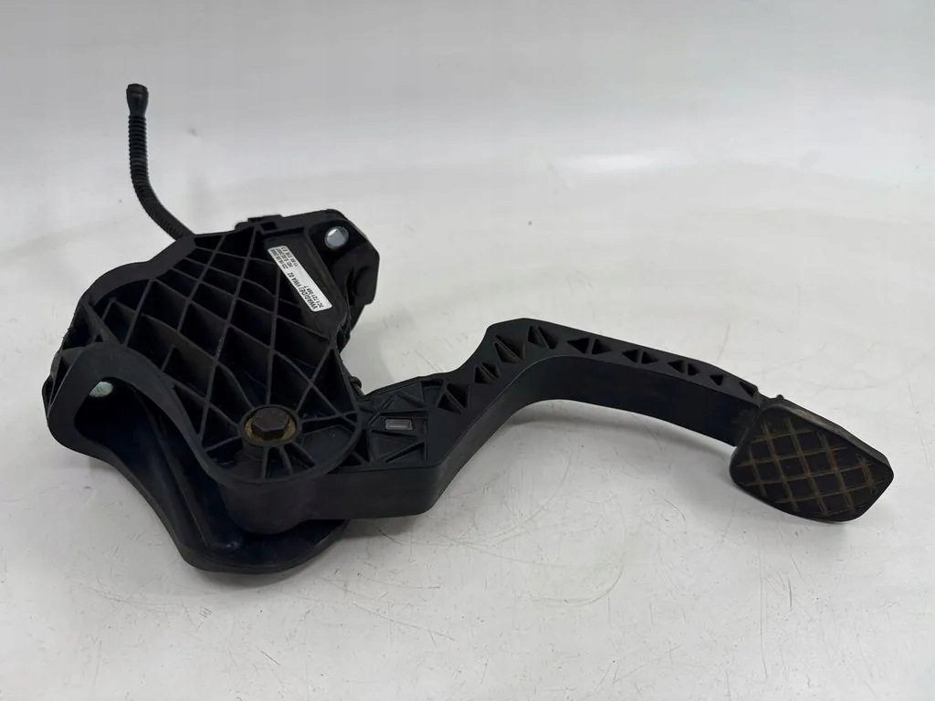 Kopplingspedal VW Passat B6 2.0FSI 3C1721059T image 2