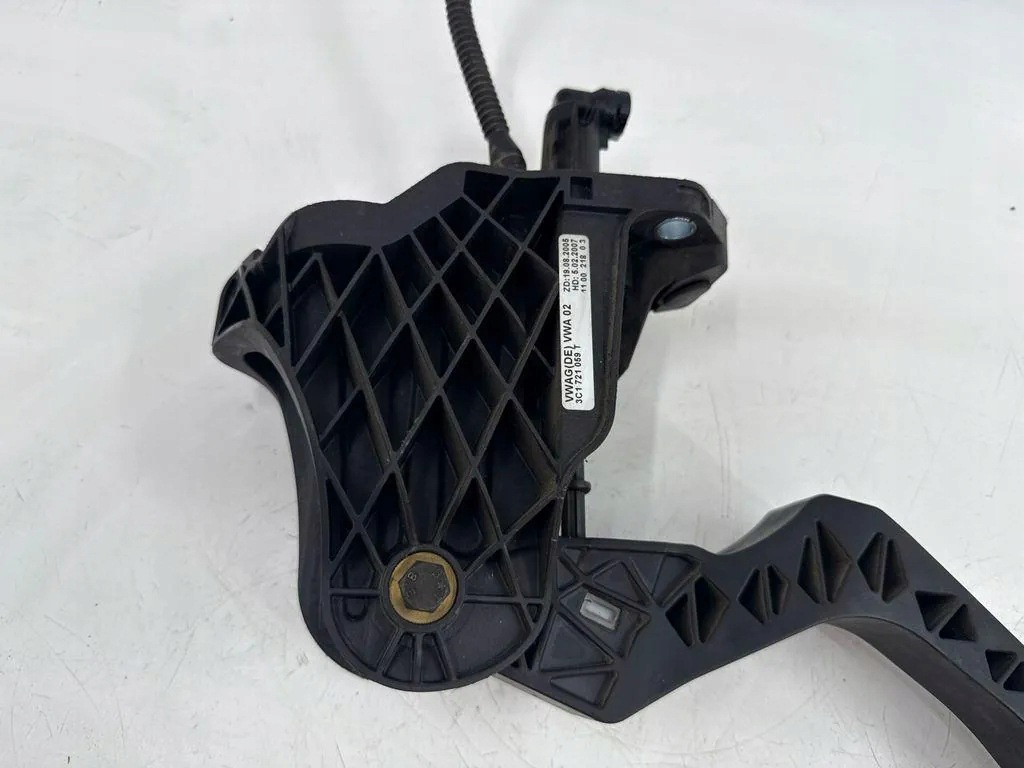 Kopplingspedal VW Passat B6 2.0FSI 3C1721059T image 4