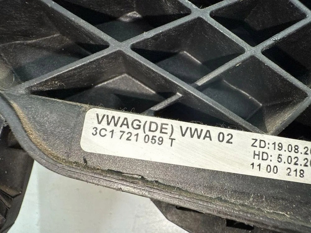 Kopplingspedal VW Passat B6 2.0FSI 3C1721059T image 8