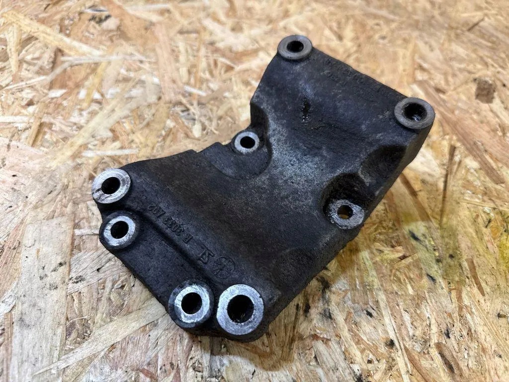 Support moteur gauche Ford Focus Turnier 1.8 TDCi 85kW image 2