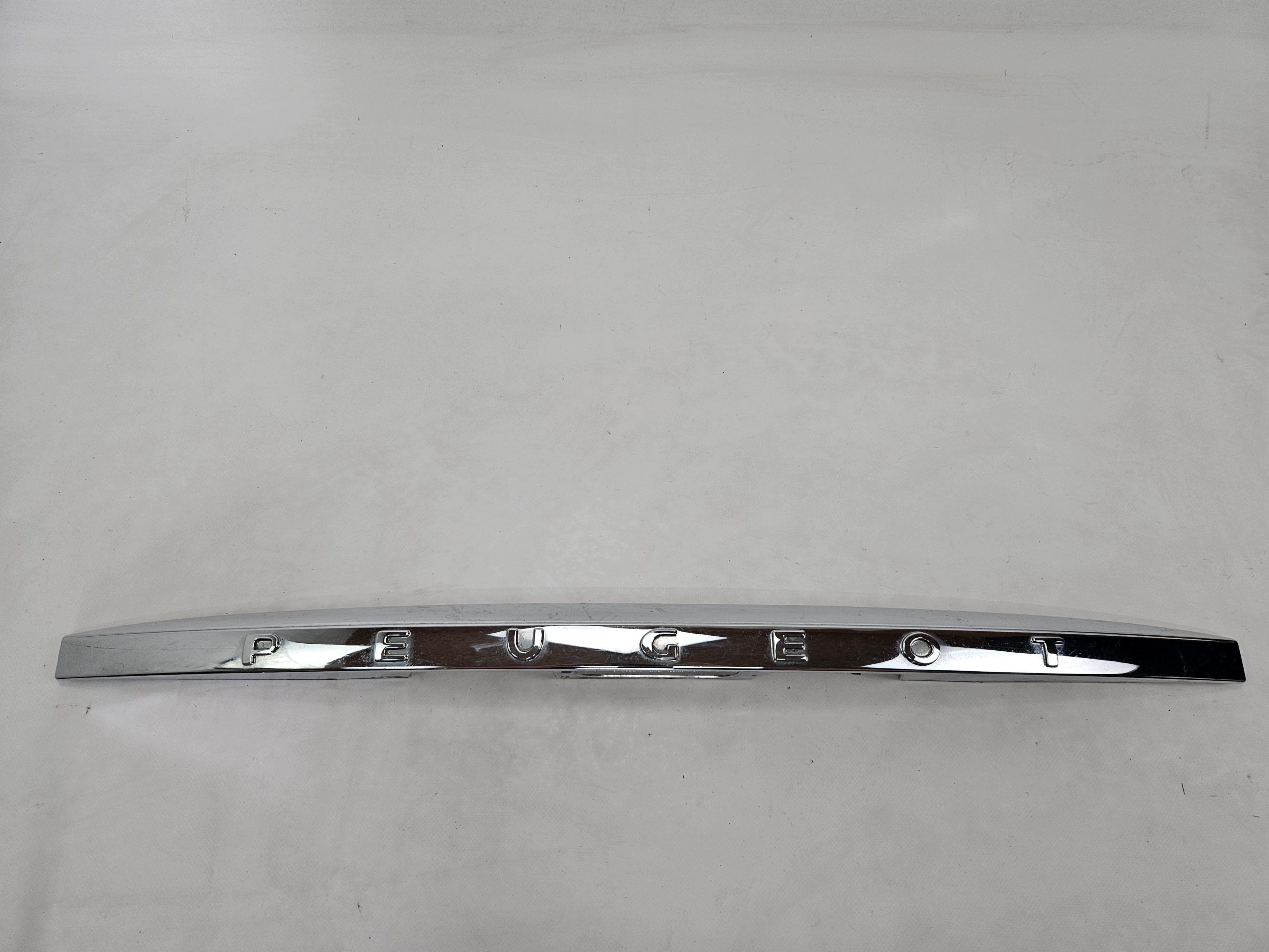 Peugeot 407 SW 2004-2011 Embellecedor Maletero image 2