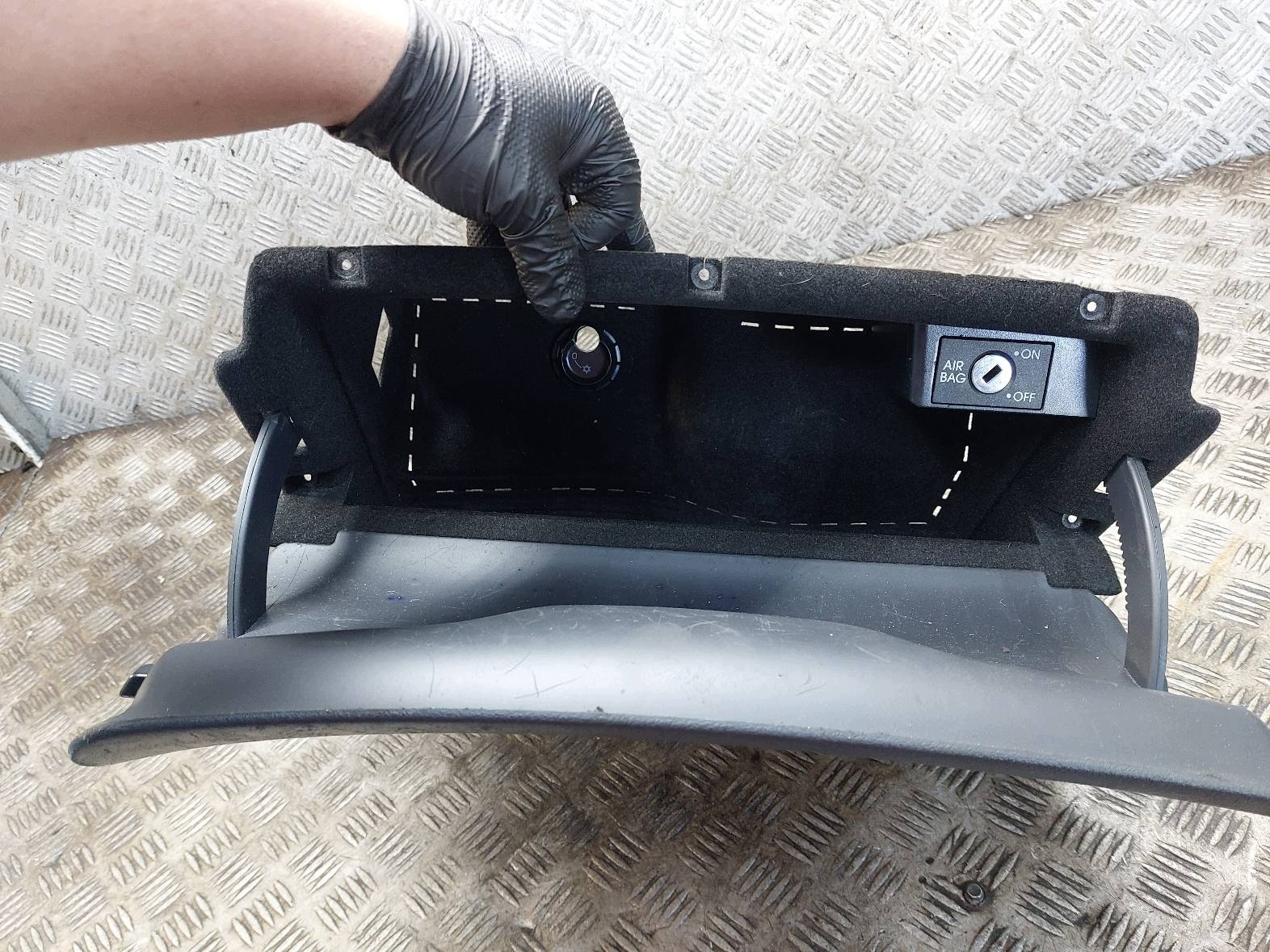 Boîte à gants VW Passat B5 FL 3B1857101 image 6