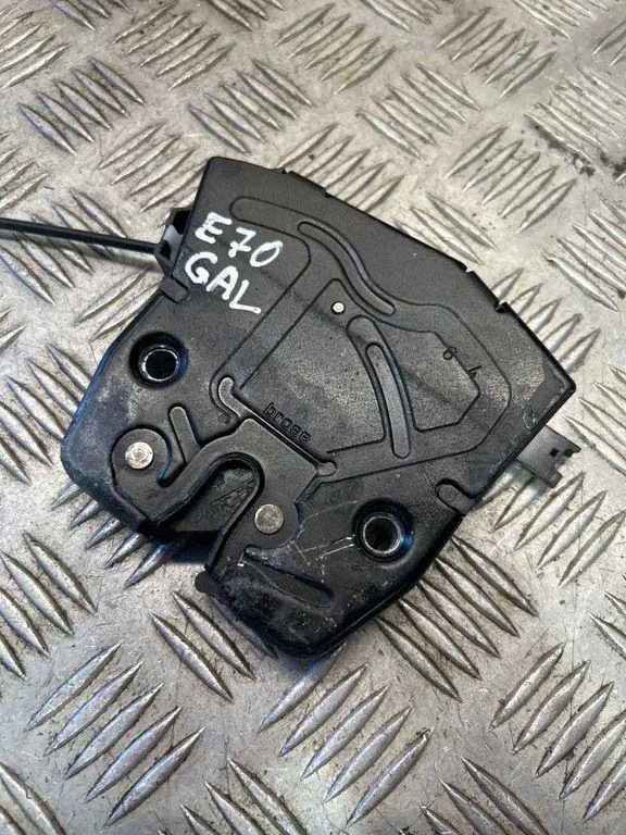 Fecho BMW E70 Porta-malas 7308849 Usado image 3
