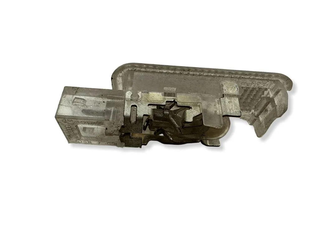 Éclairage intérieur Audi A6 S6 C5 4B 4B0947461 image 3