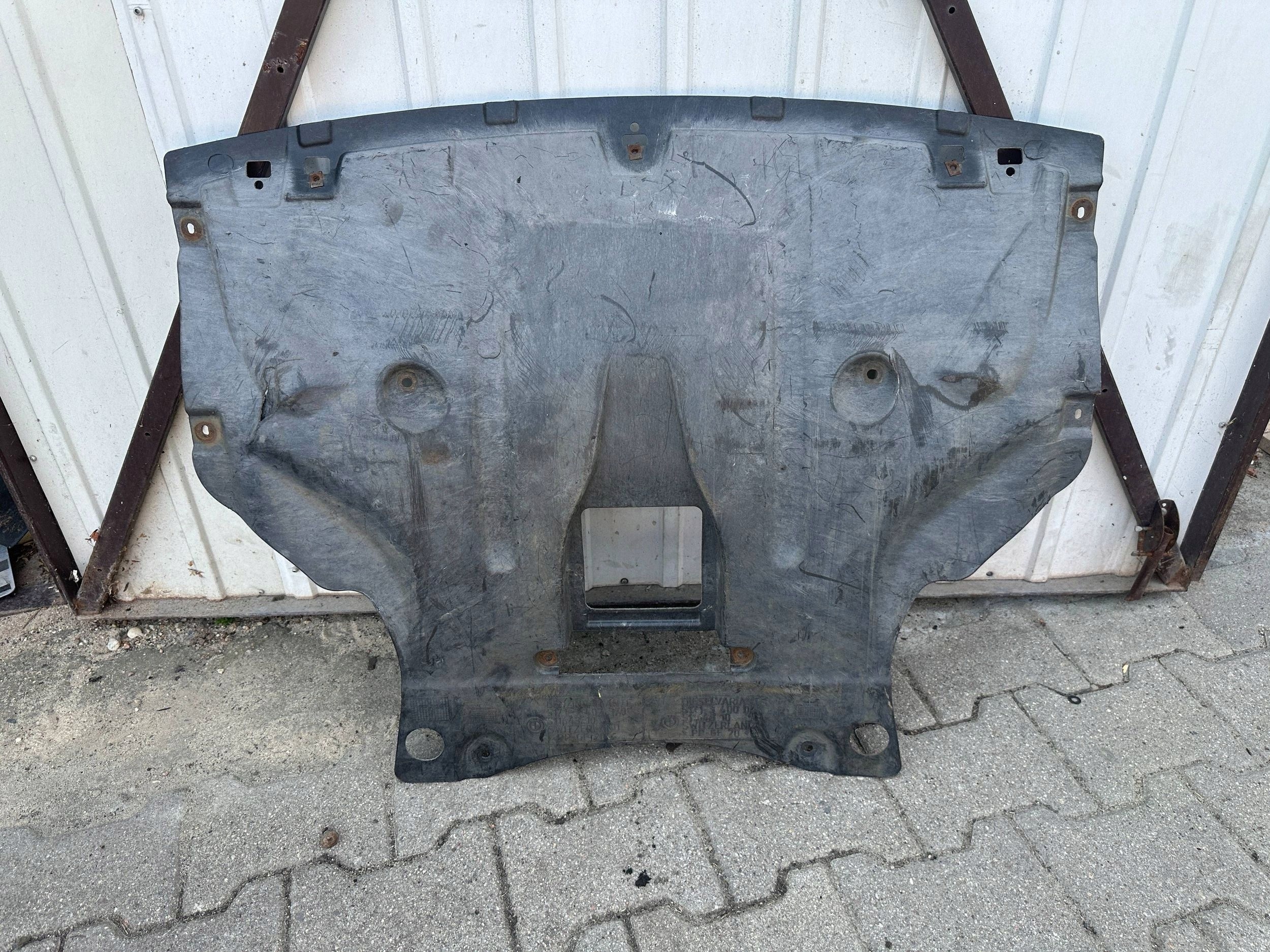 BMW OE 51713402370 Moottorin alasuojus image 2
