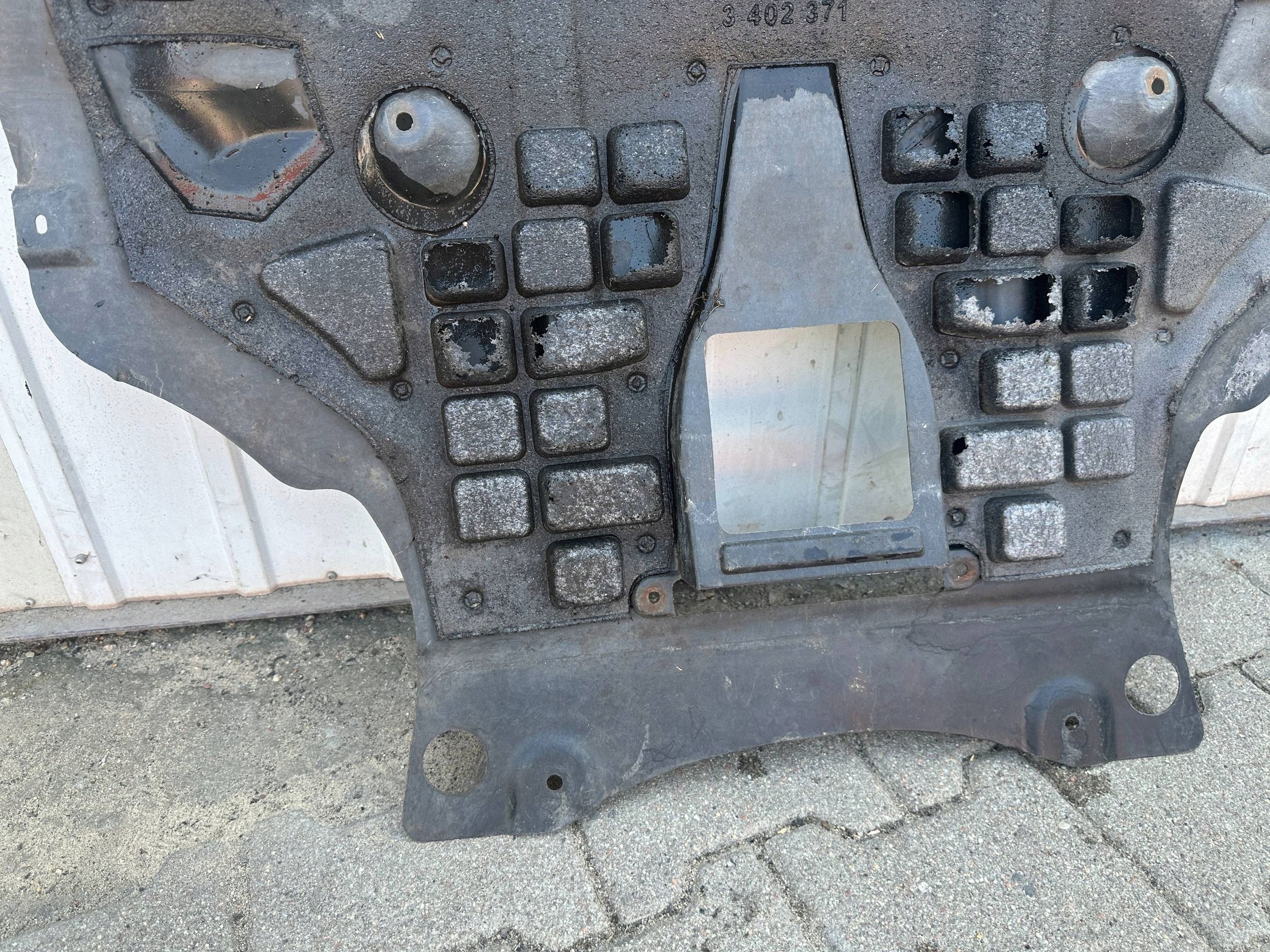 BMW OE 51713402370 Moottorin alasuojus image 10