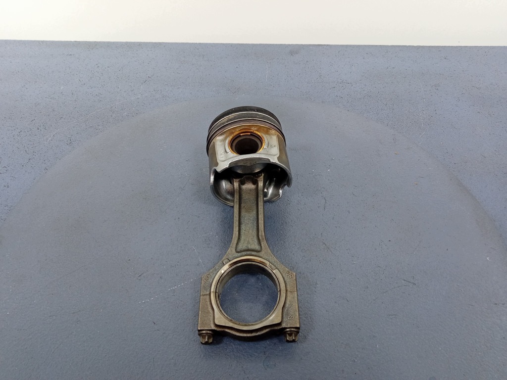 BMW 5 G30 G31 2.0d 190hk B47D20B Kolv vevstake image 2