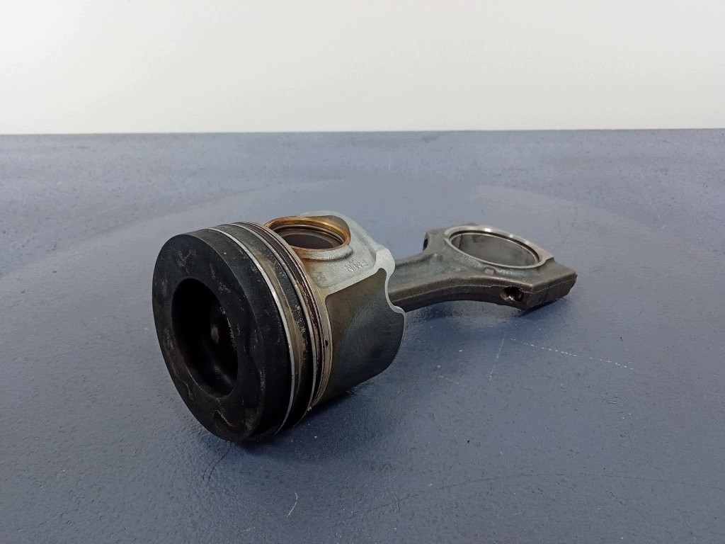 BMW 5 G30 G31 2.0d 190hk B47D20B Kolv vevstake image 3