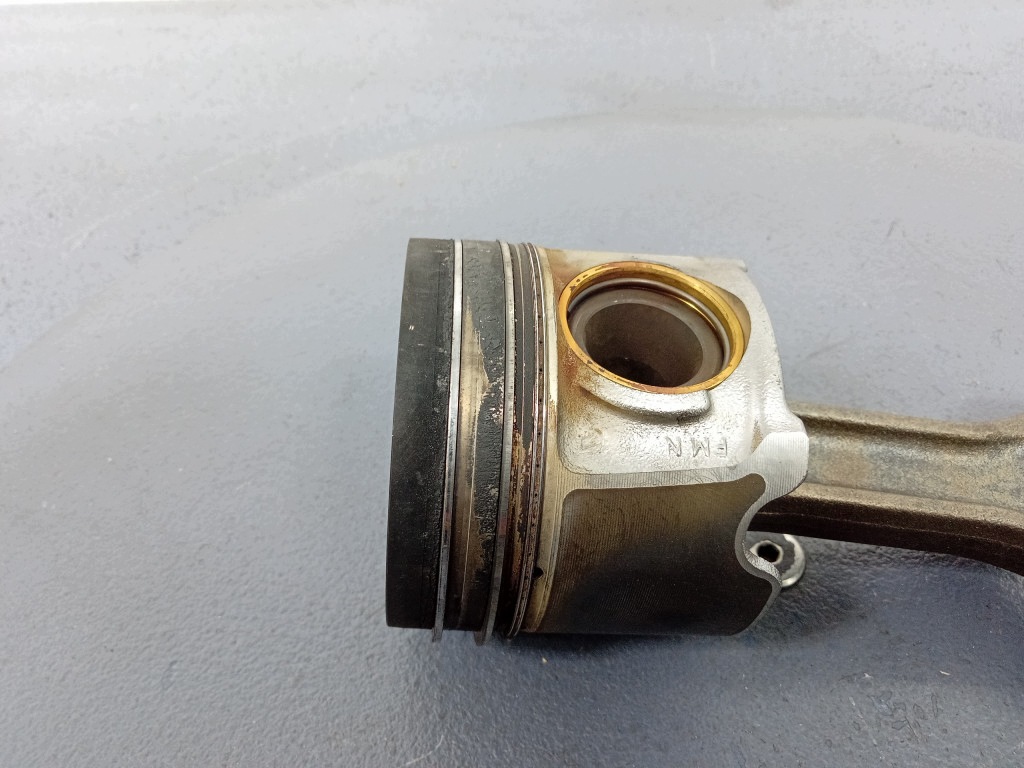 BMW 5 G30 G31 2.0d 190hk B47D20B Kolv vevstake image 4