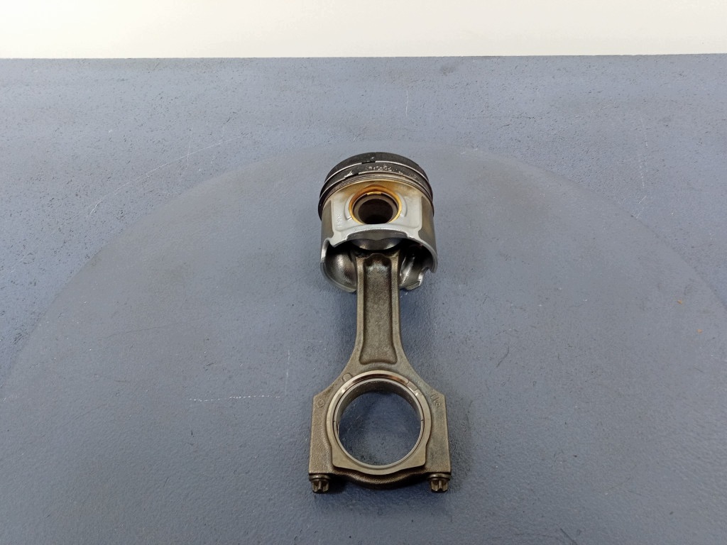 BMW 5 G30 G31 2.0d 190hk B47D20B Kolv vevstake image 2