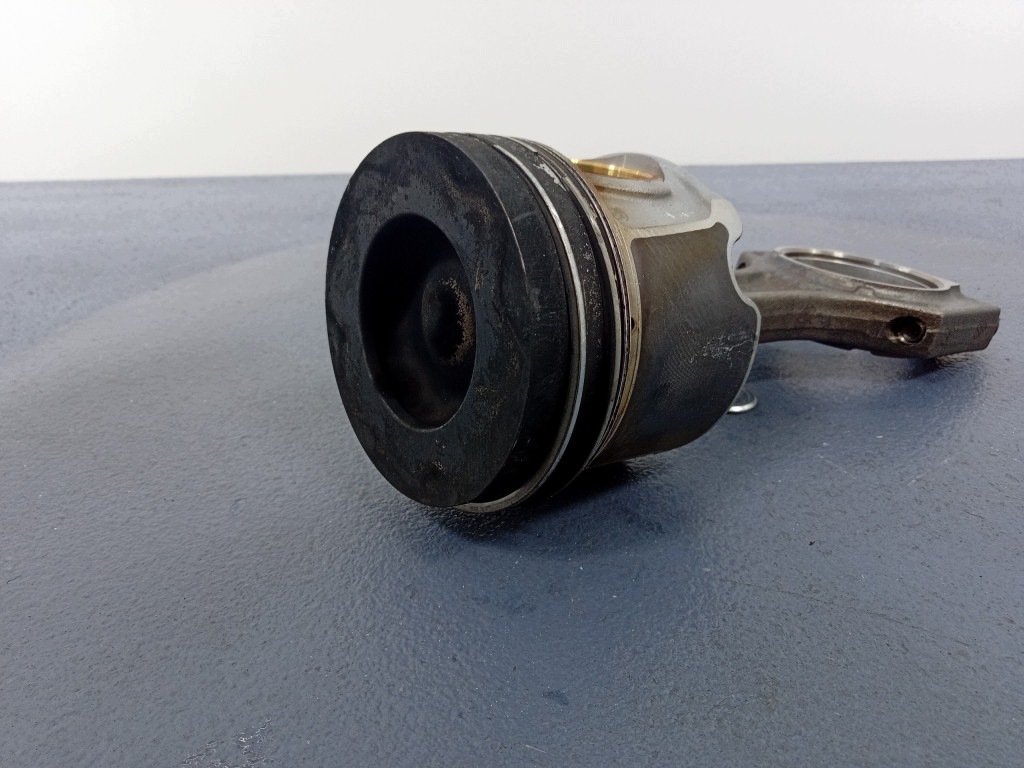 BMW 5 G30 G31 2.0d 190hk B47D20B Kolv vevstake image 4