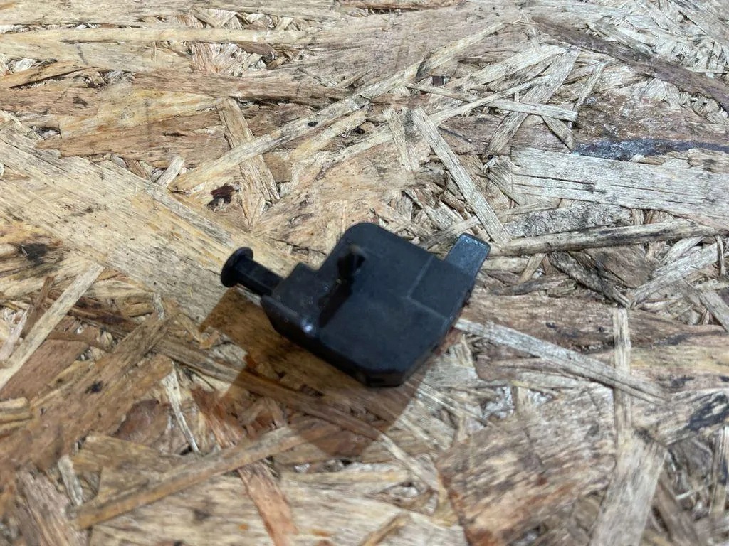 Sensor Freio de Mão VW Transporter T5 1H0947561A image 3